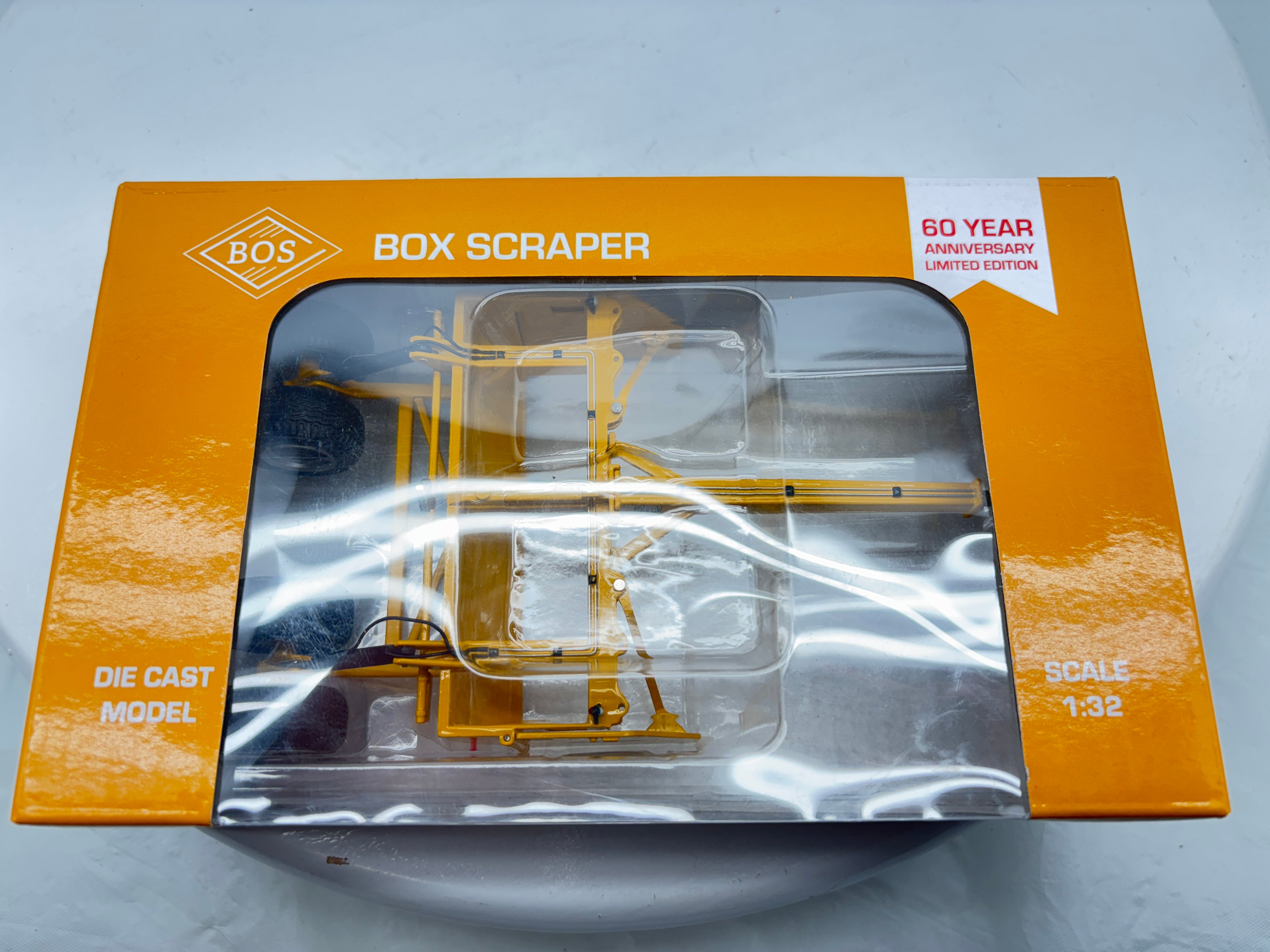 1/32 Bos Box Scraper "Yellow"