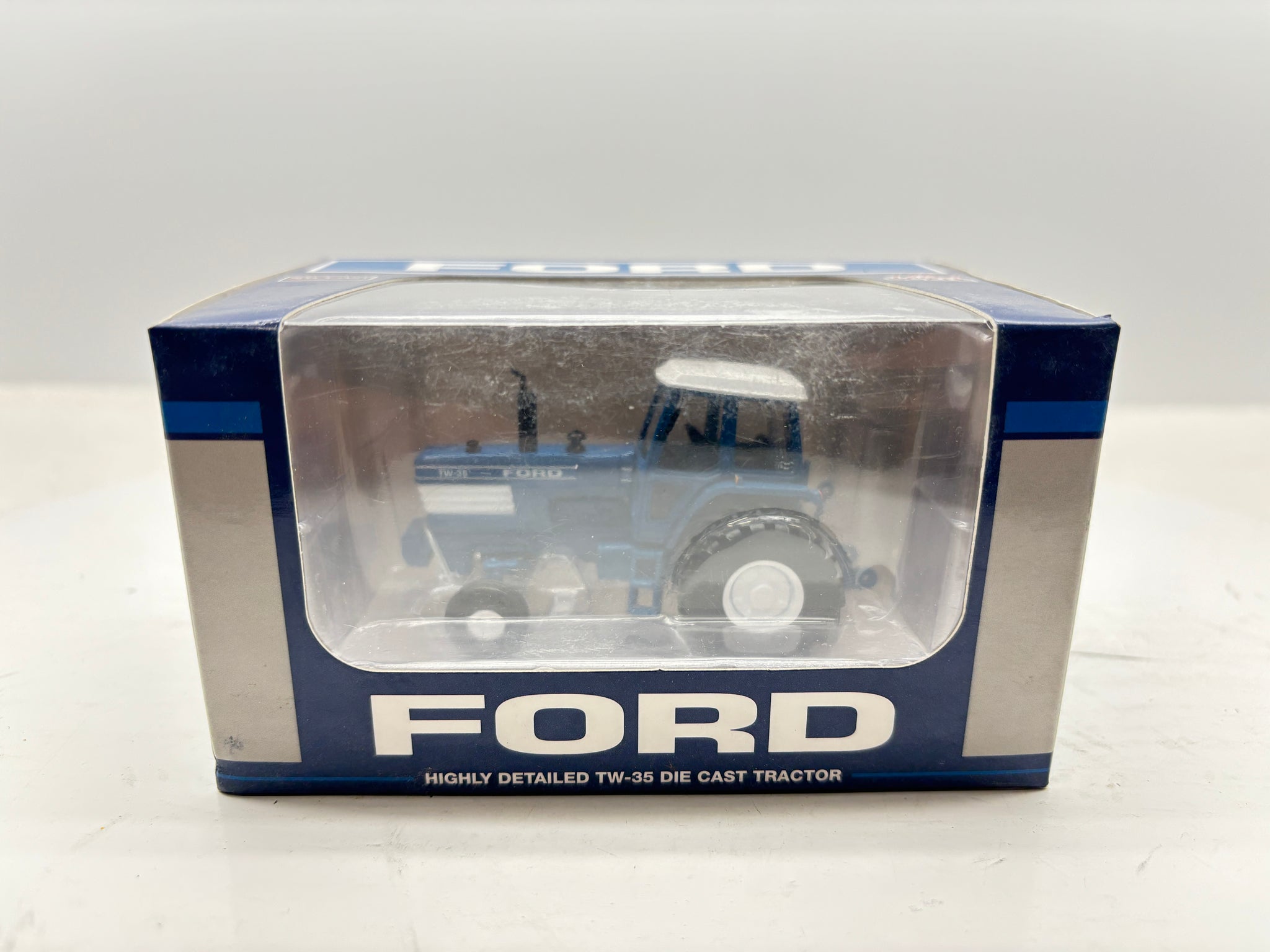 1/64 Ford TW-35 2wd