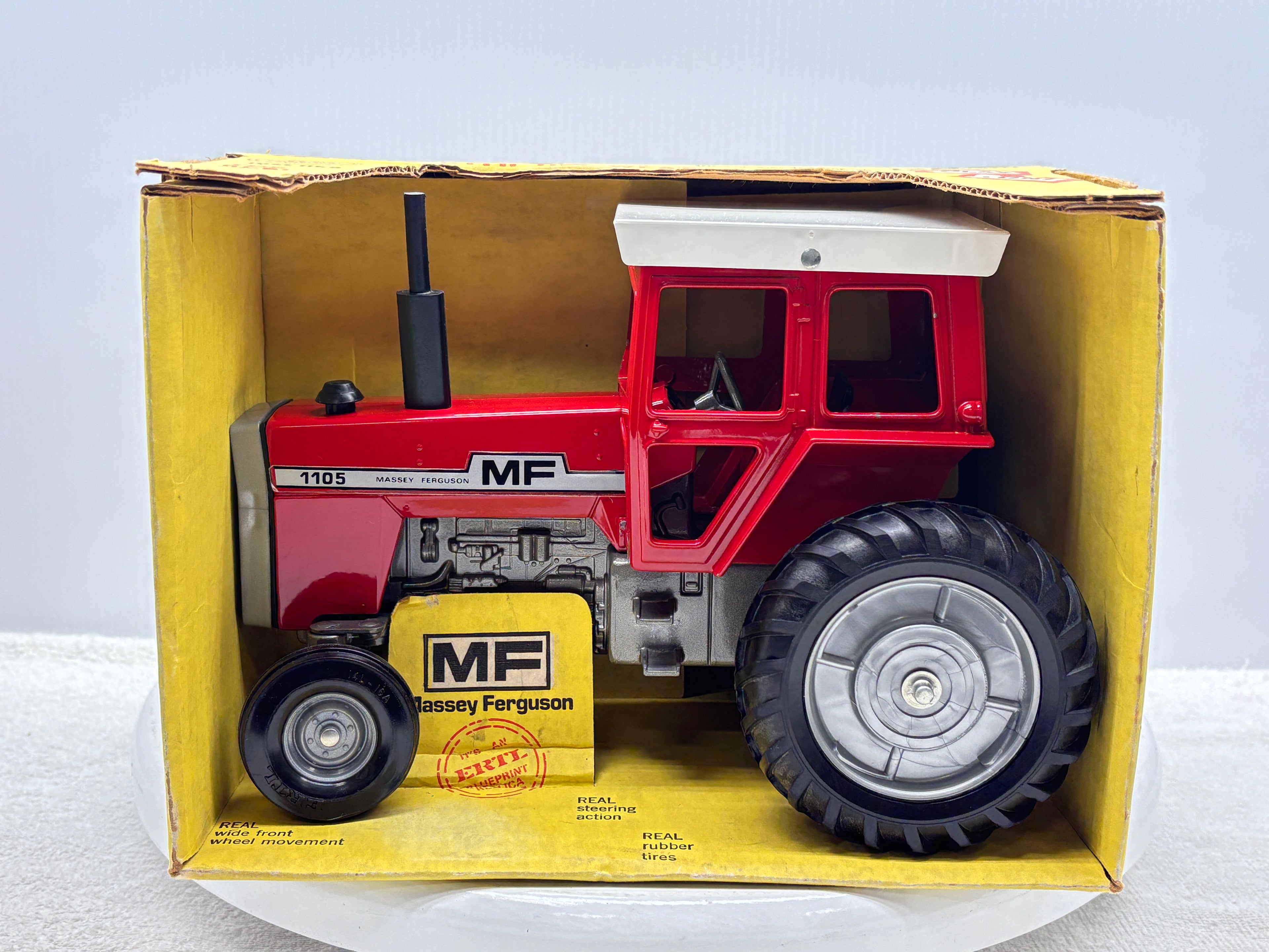 1/16 Massey-Fergusson 1105