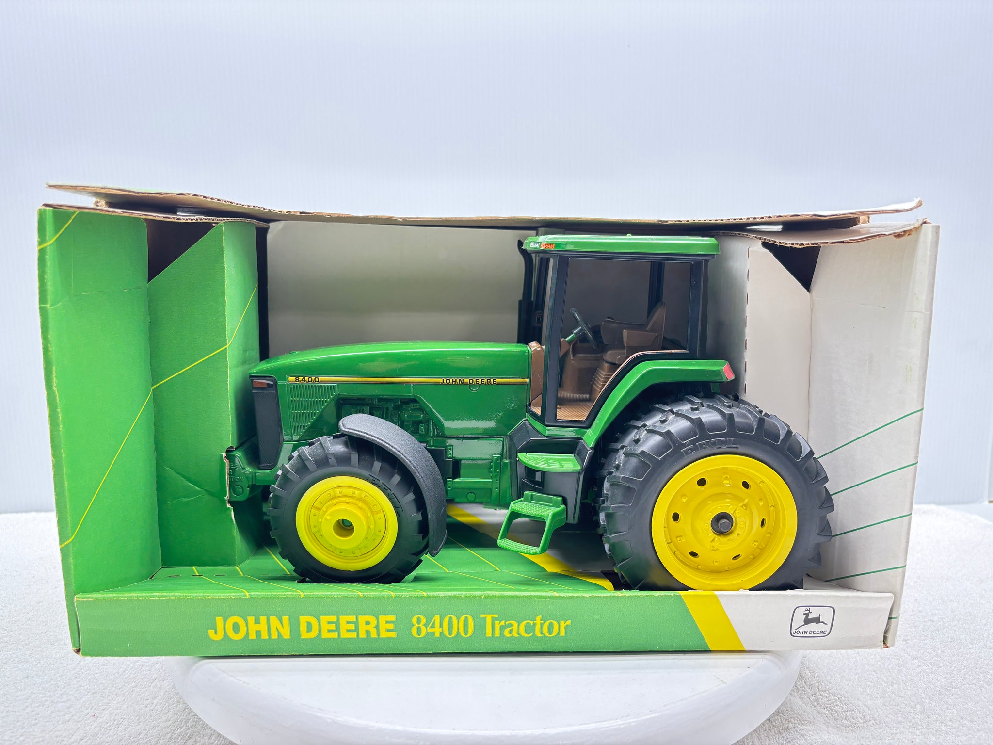 1/16 John Deere 8400