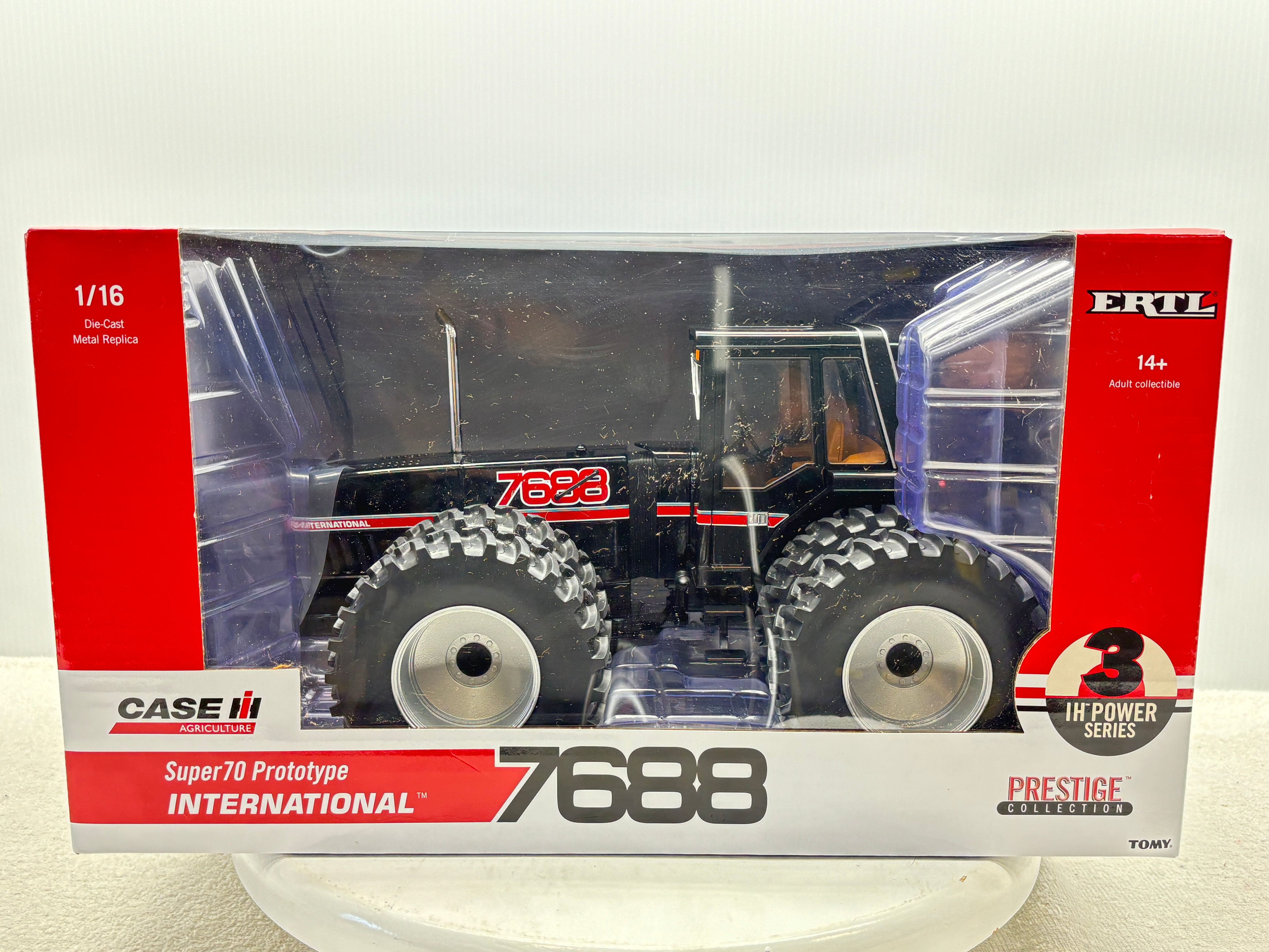 1/16 International 7688 Black