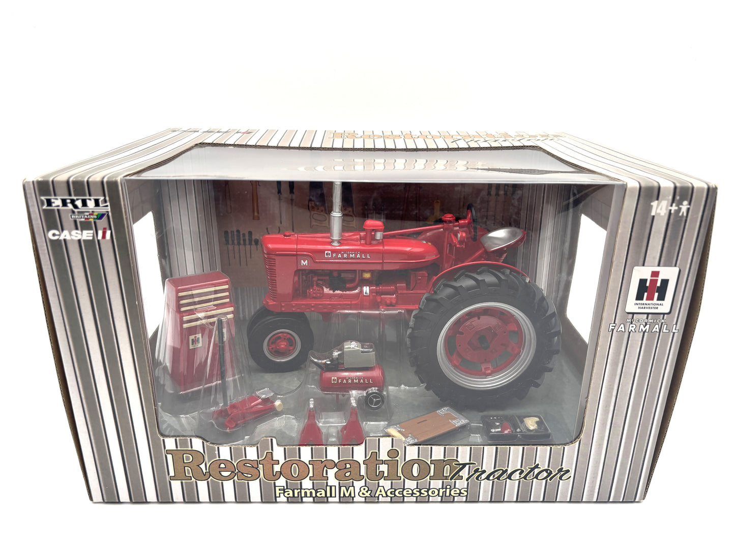 1/16 International Farmall M Resoration Set