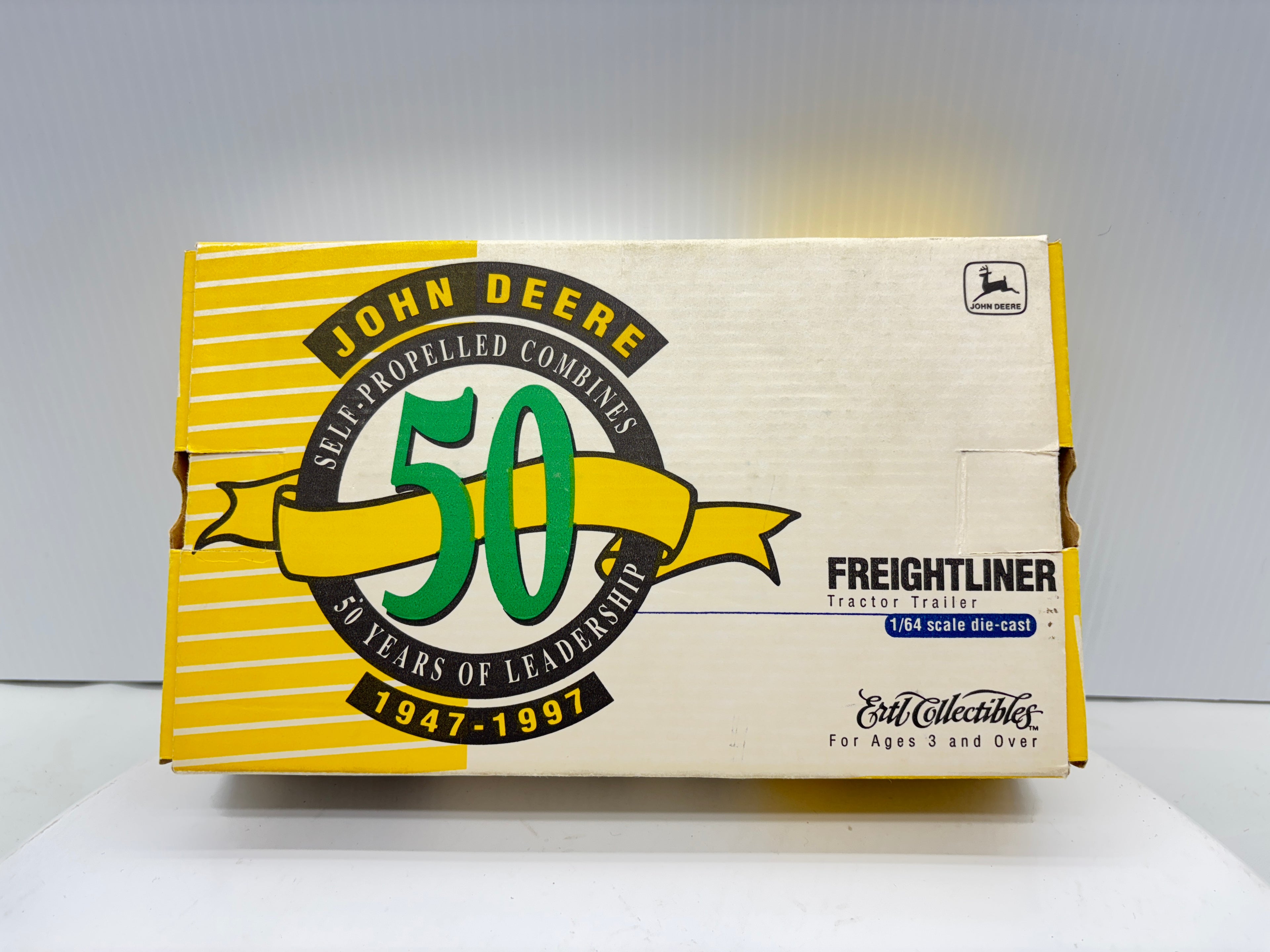 1/64 Freightliner 50th Combine