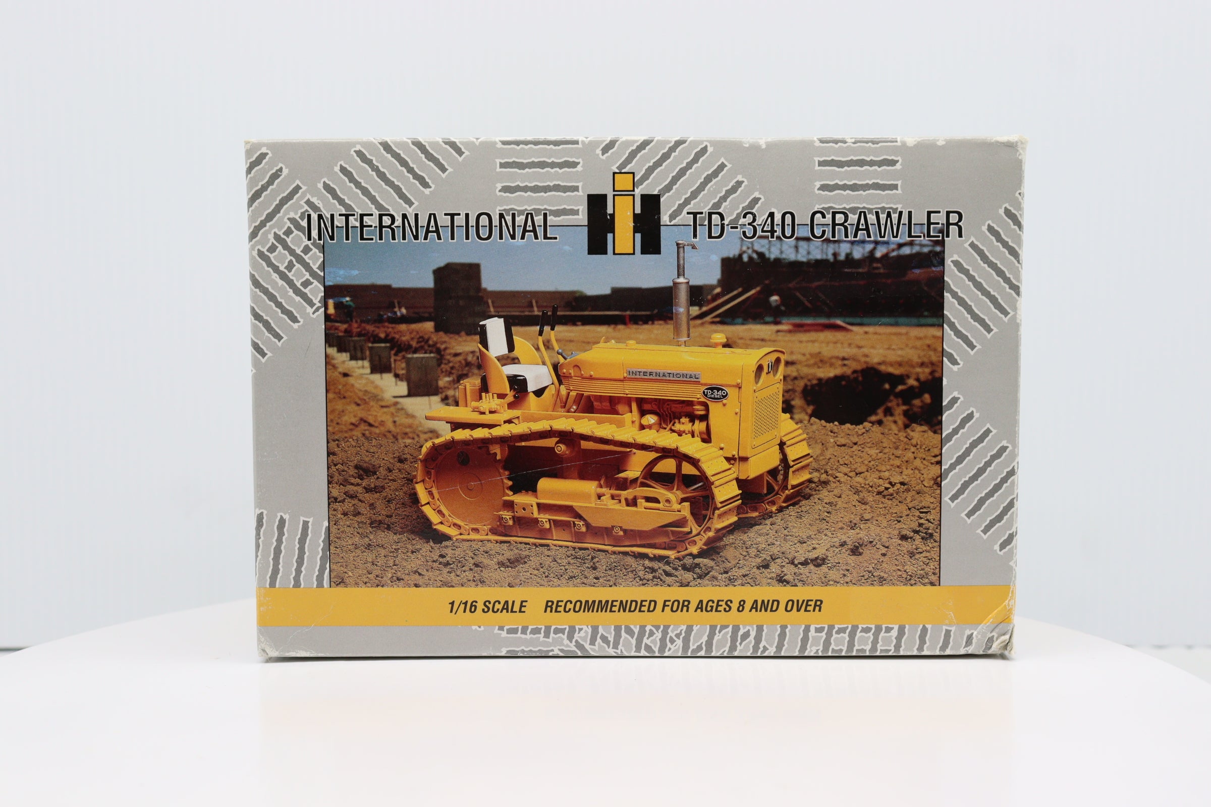 1/16 International TD-340