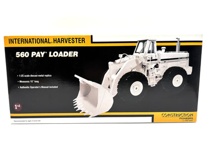 1/25 International 560 Pay Loader WHITE