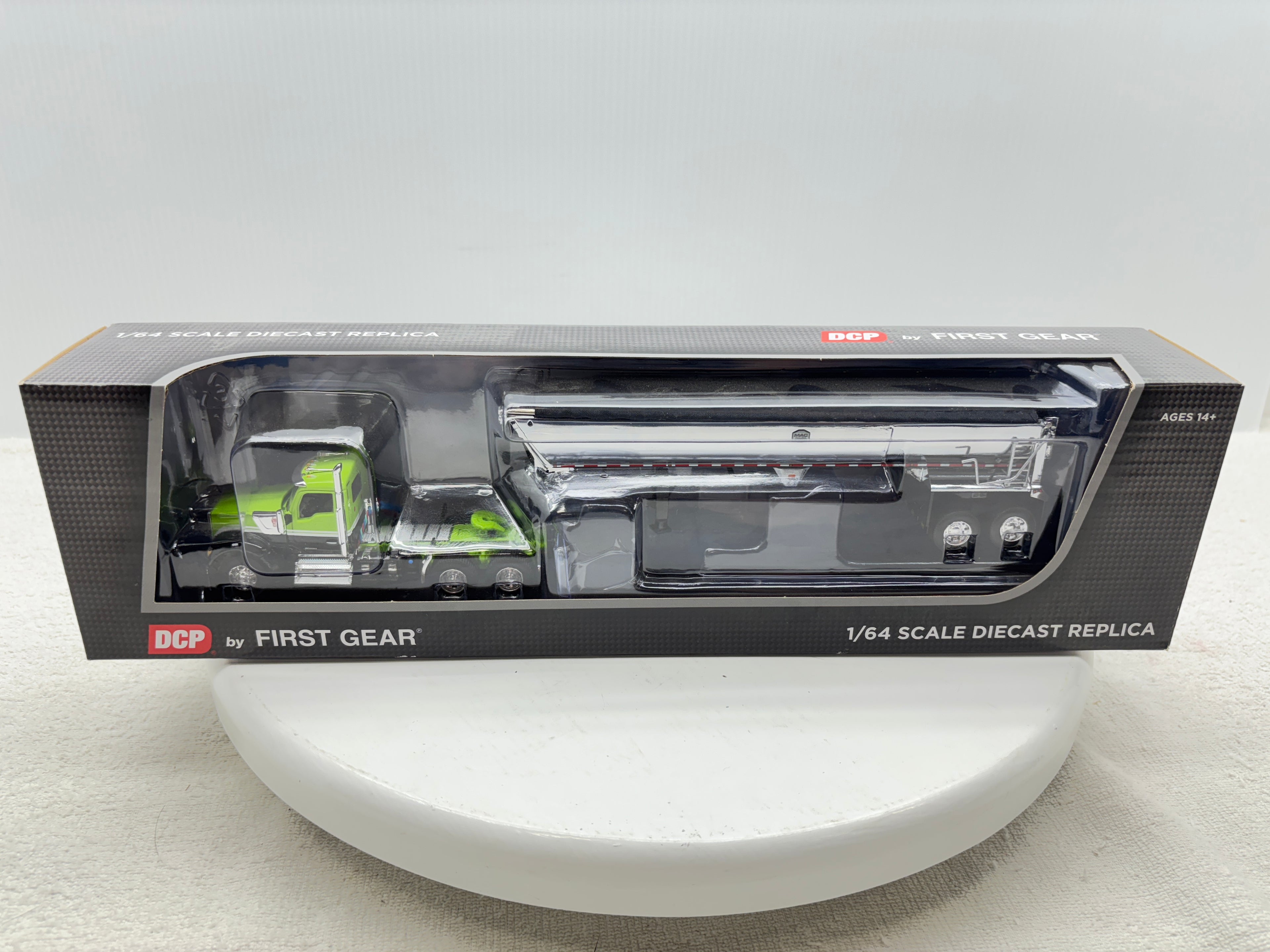 1/64 Kenworth W990 Day Cab (Green-Black)