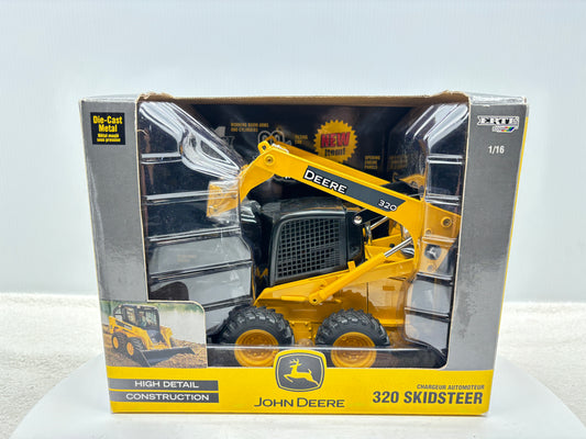 1/16 John Deere 320