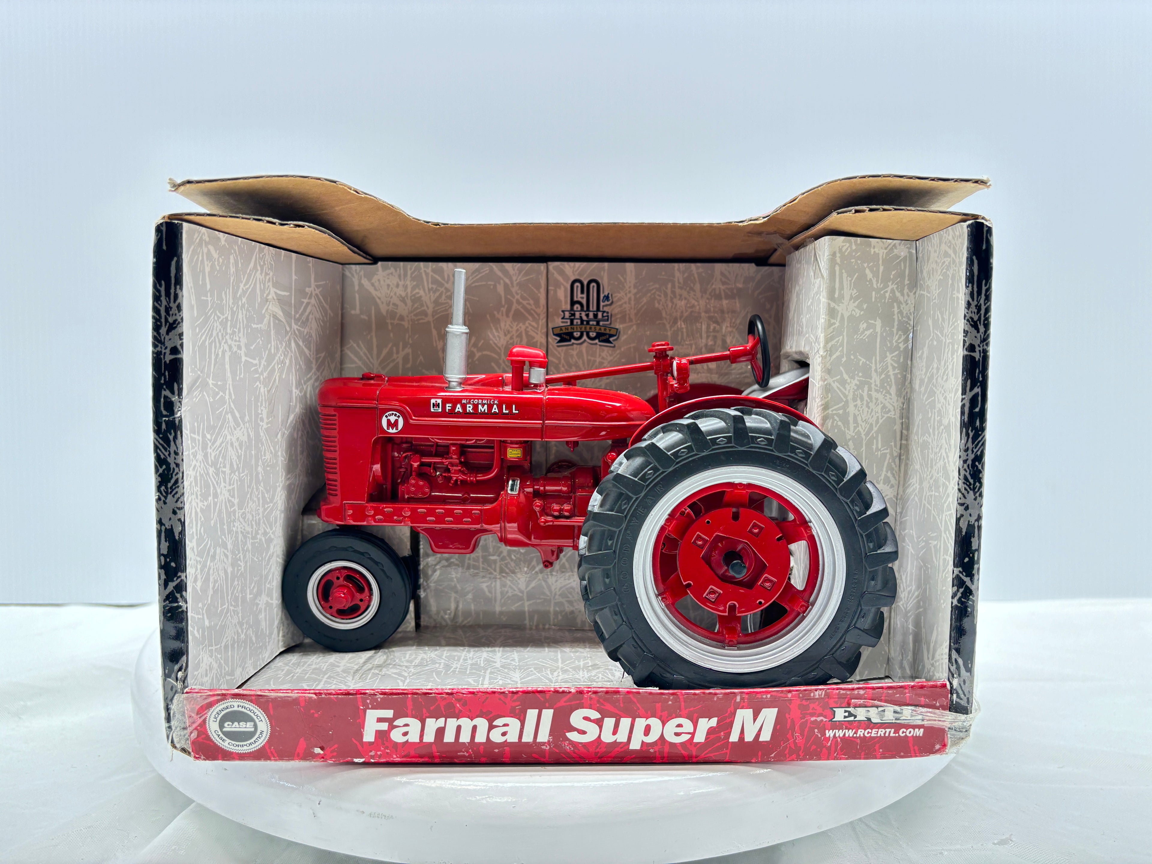 1/16 McCormick Farmall Super M