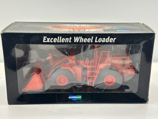 1/40 Doosan 400V Wheel Loader