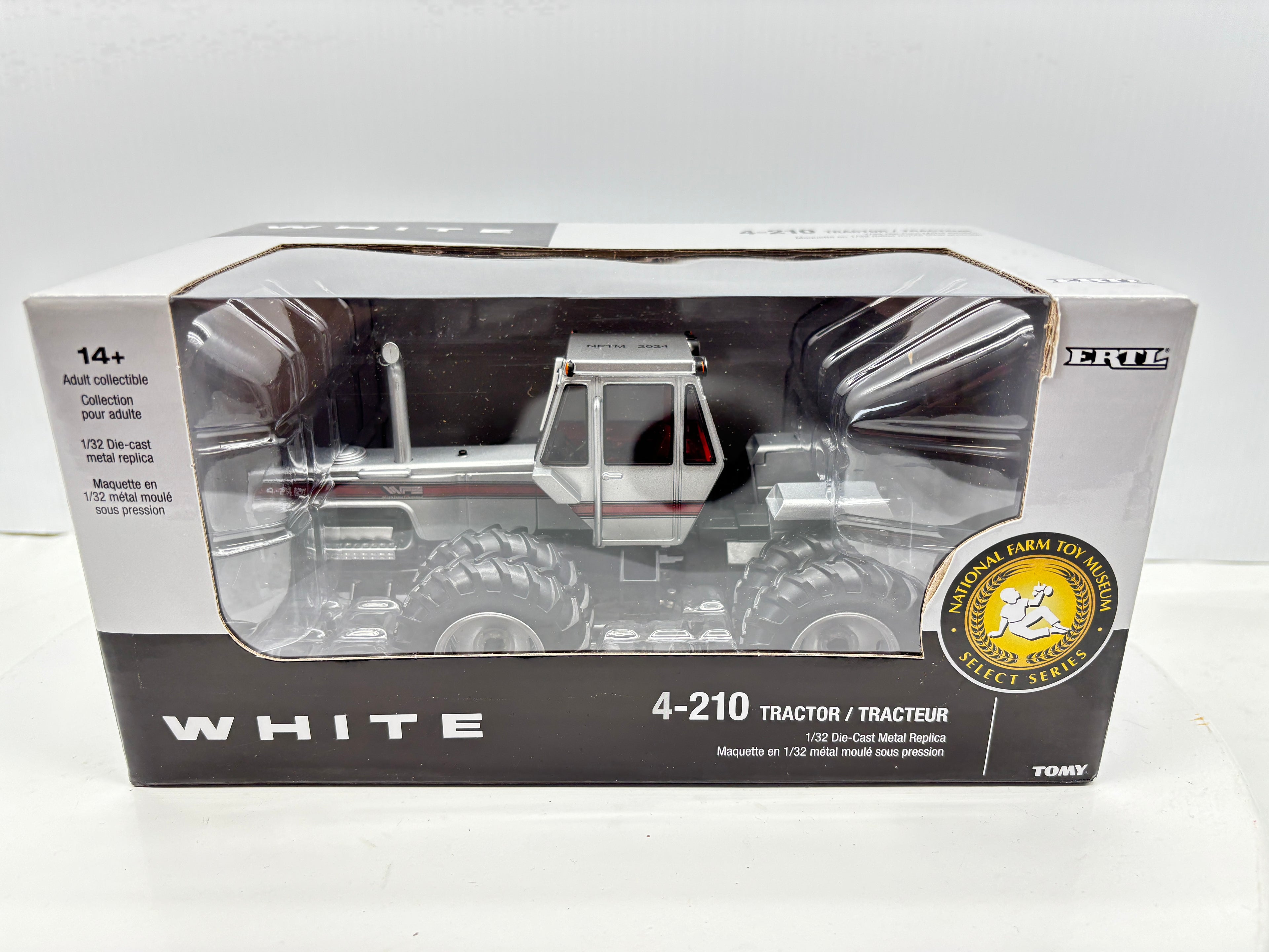 1/32 White 4-250 Red Stripe