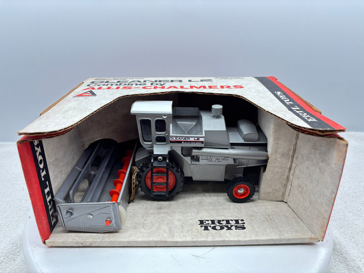 1/32 Allis-Chalmers Gleaner L2 Red Stripe