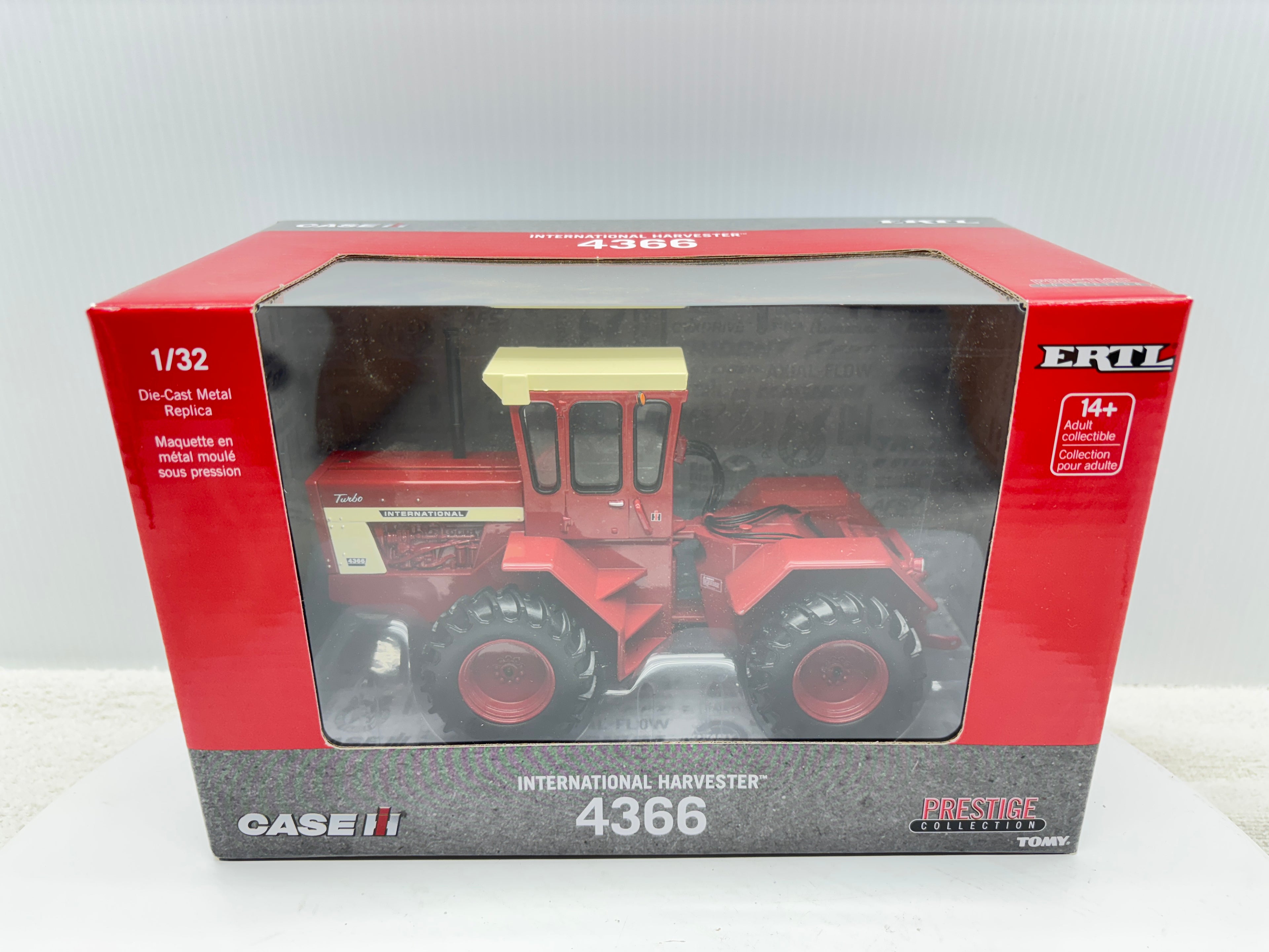 1/32 International 4366 Prestige