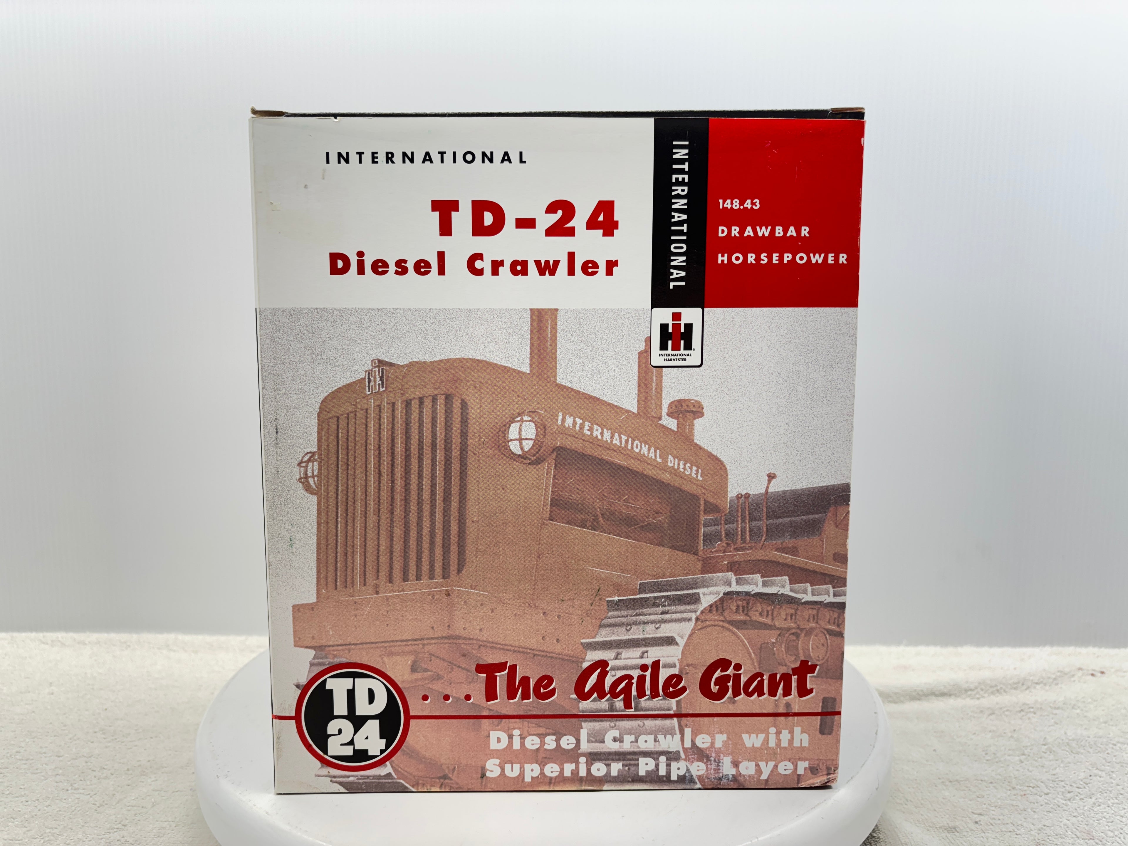 1/25 International TD-24 Pipe Layer
