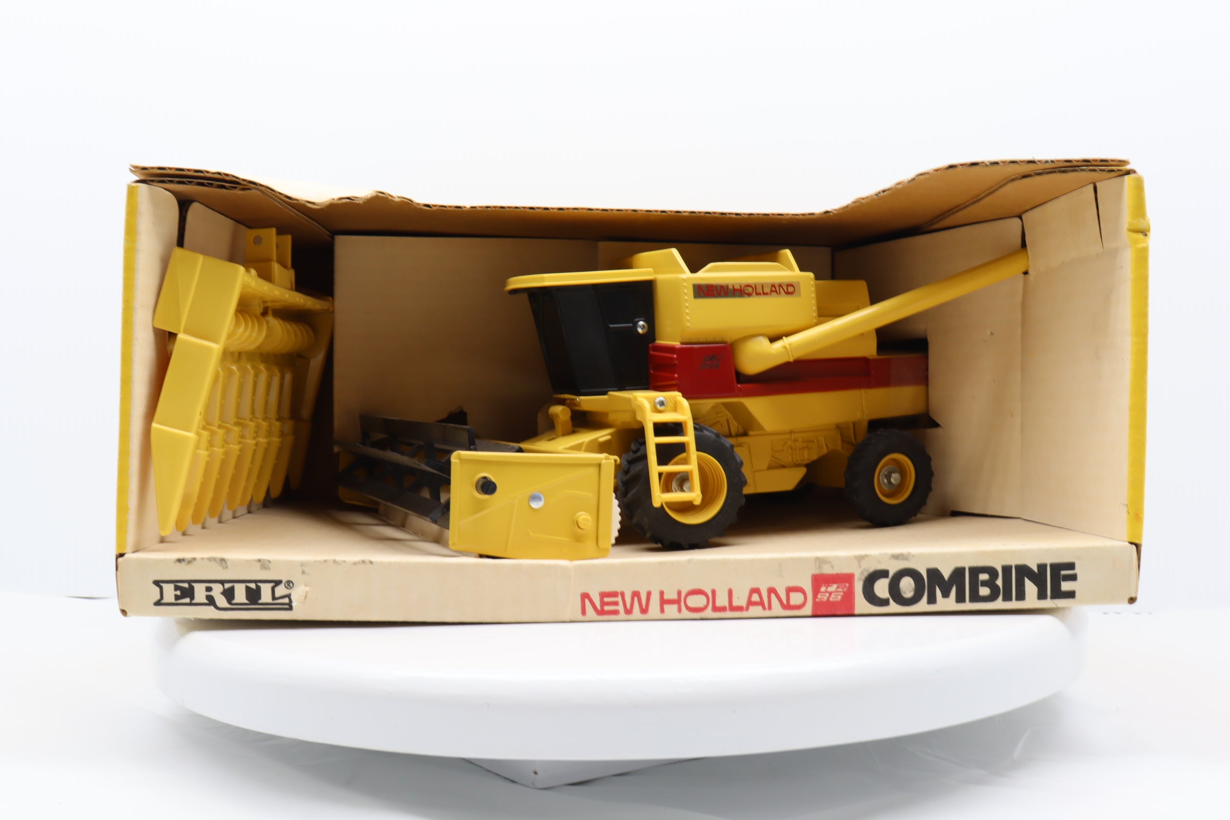 1/32 New Holland TR96