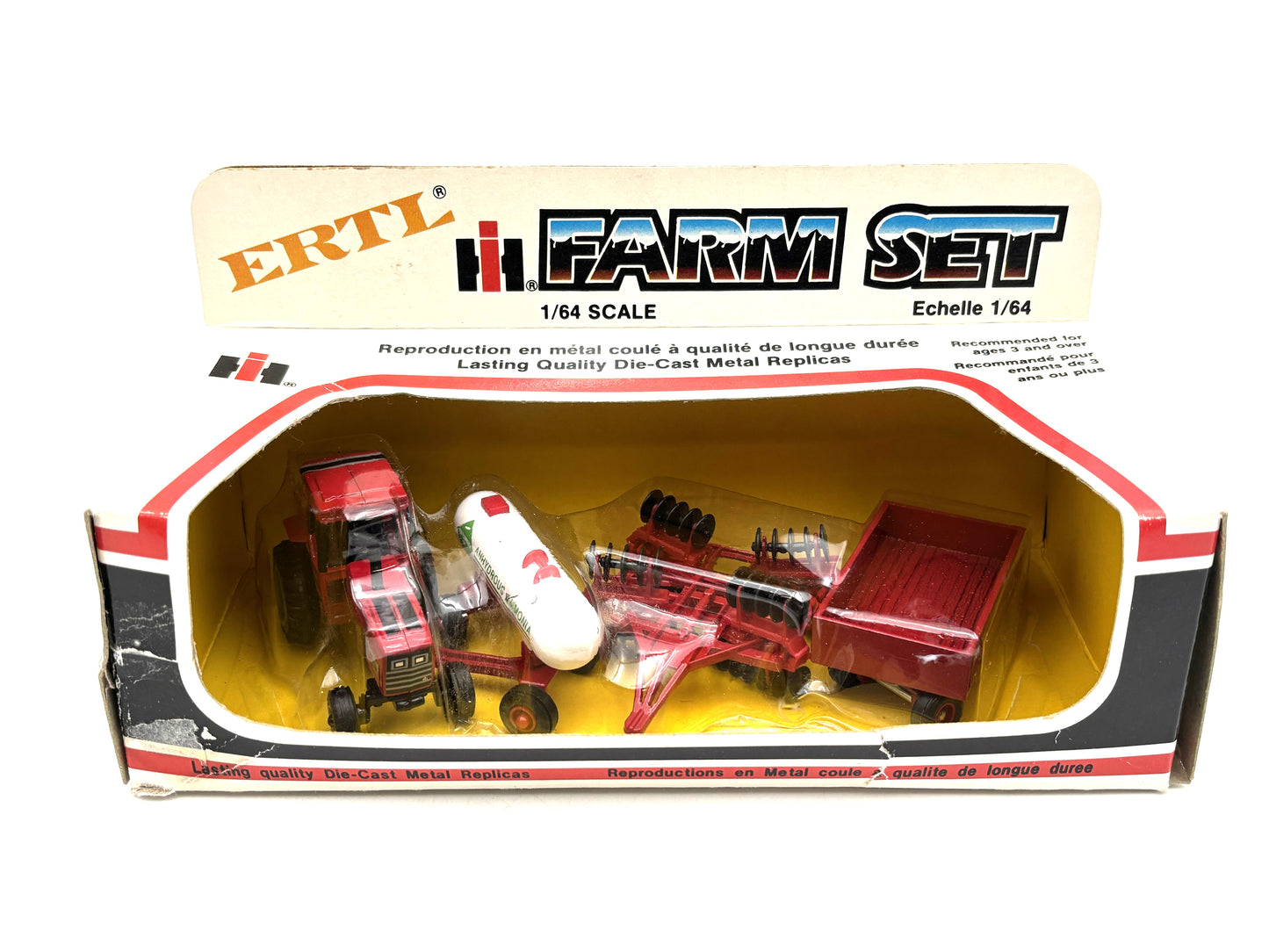 1/64 International 4 Piece Farm Set