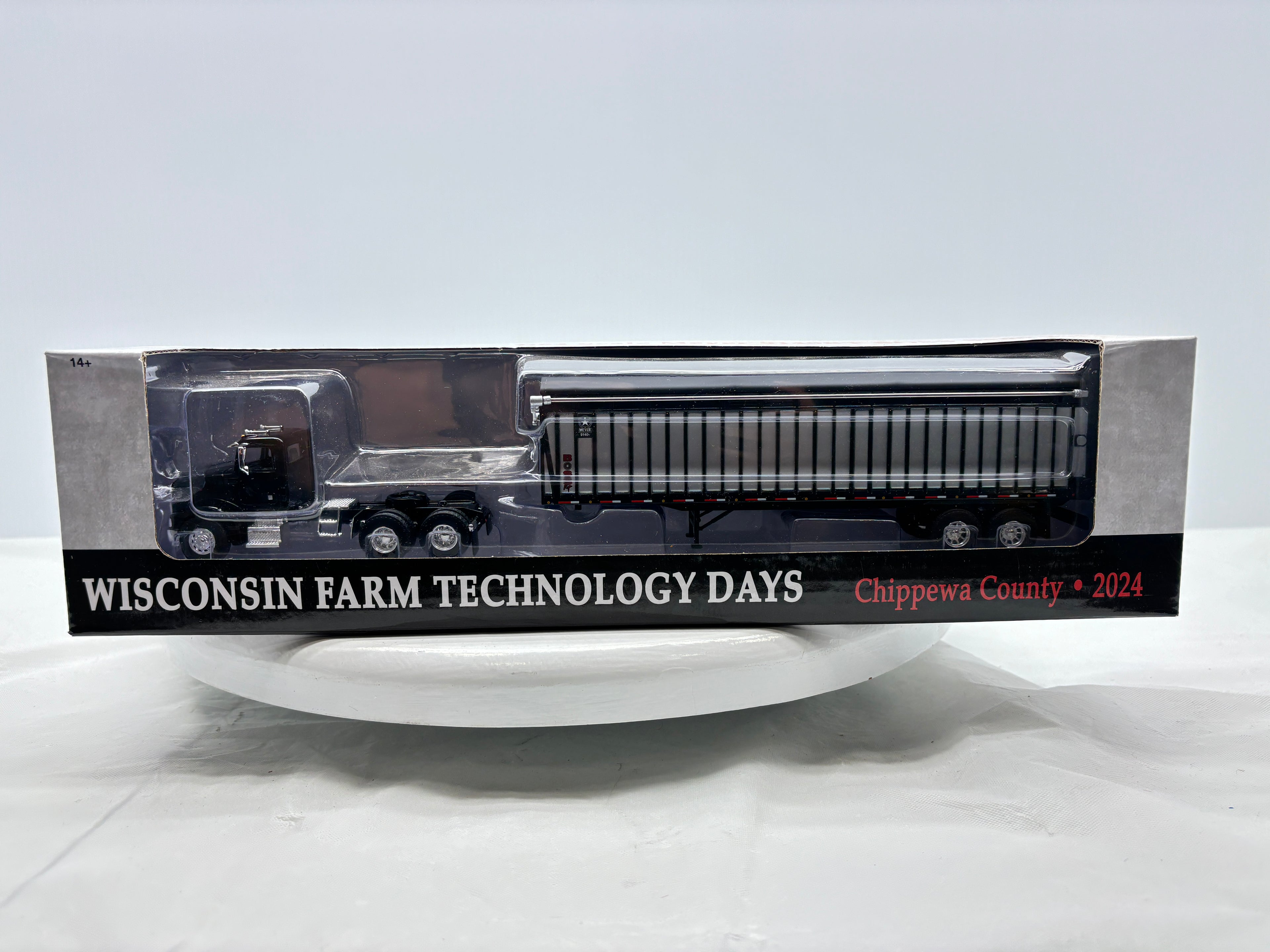 1/64 Peterbilt 385 Meyer 9140RT