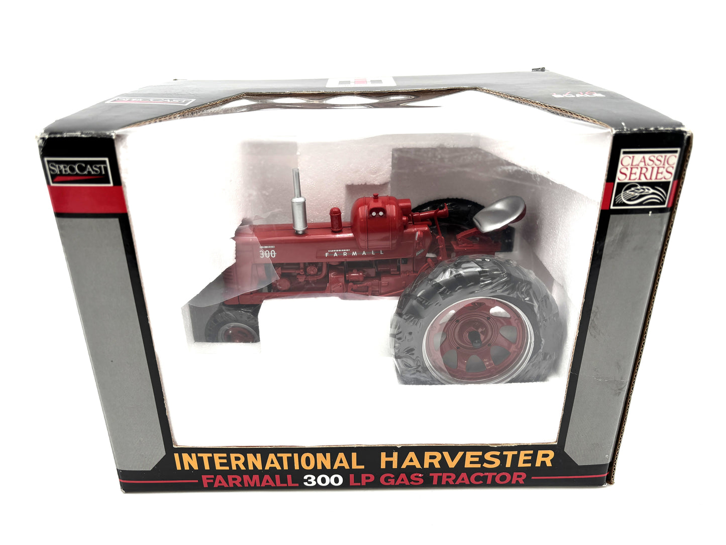 1/16 International Farmall 300 LP