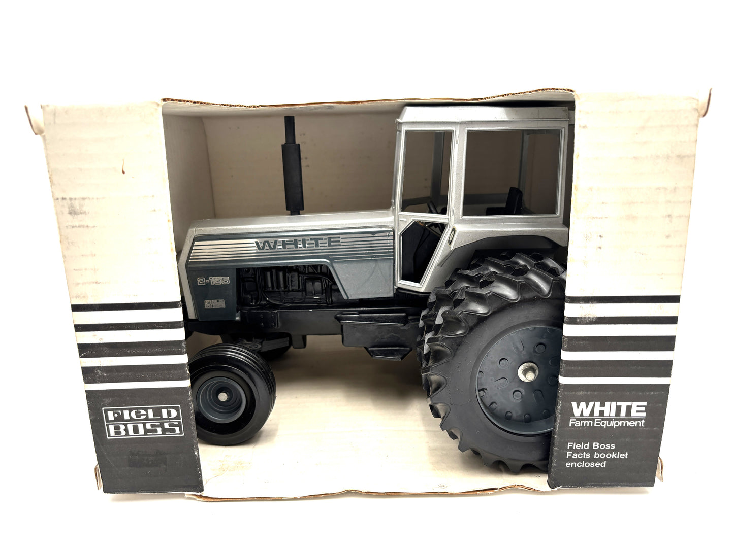 1/16 White 2-155 Field Boss