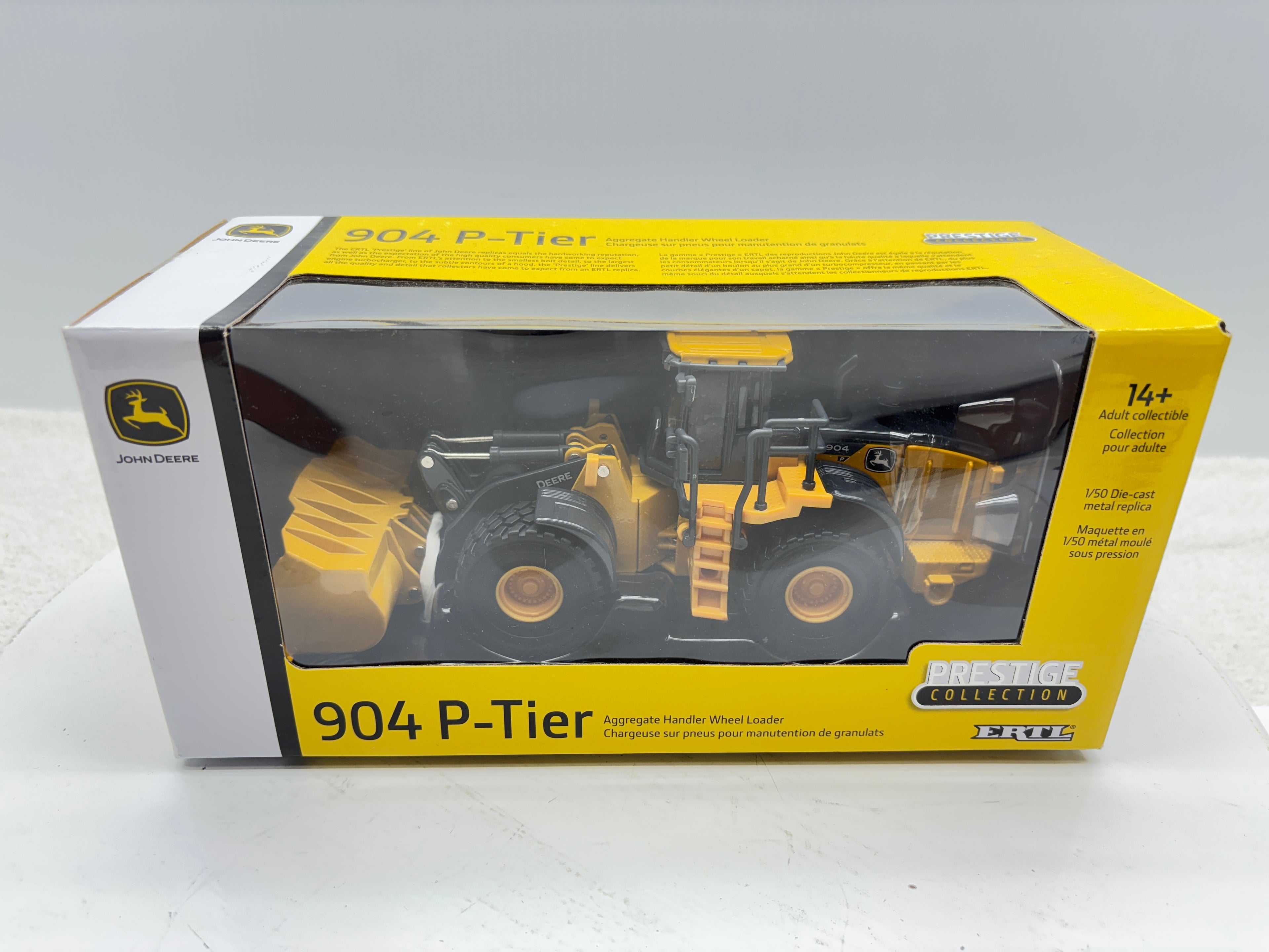 1/50 John Deere 904 P-Tier Prestige