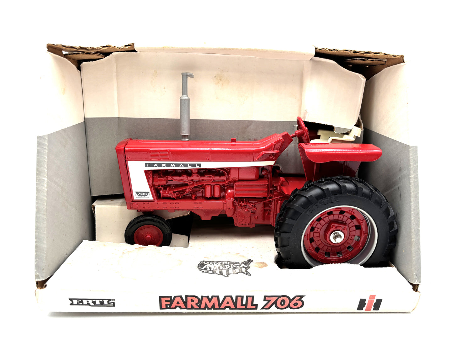 1/16 Farmall 706