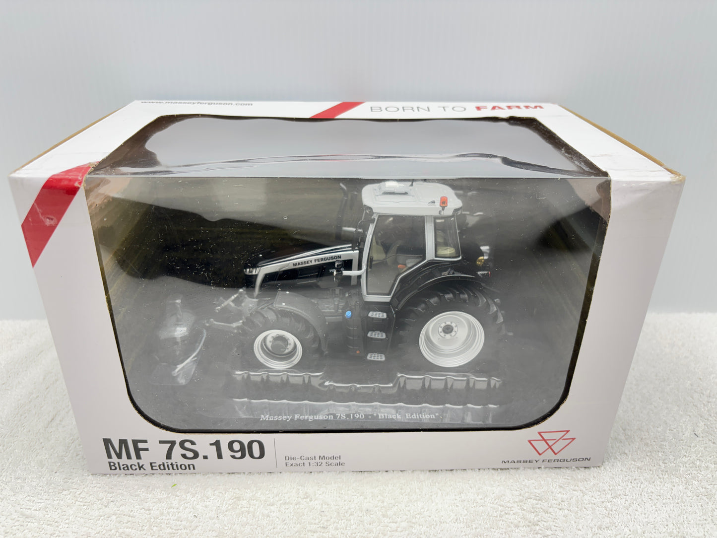 1/32 Massey Ferguson 7S.190 Black Edition