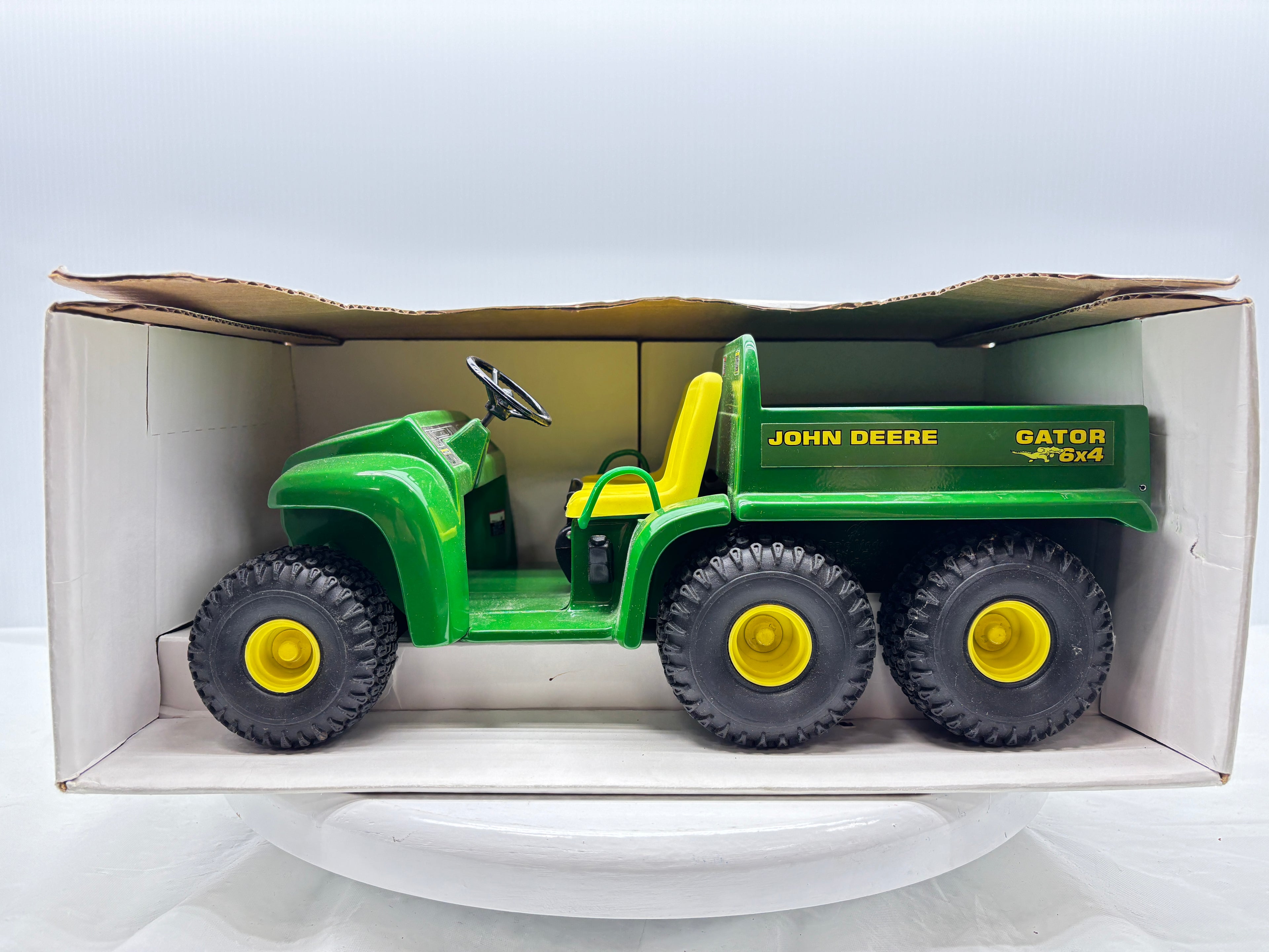 1/8 John Deere Gator 6x4