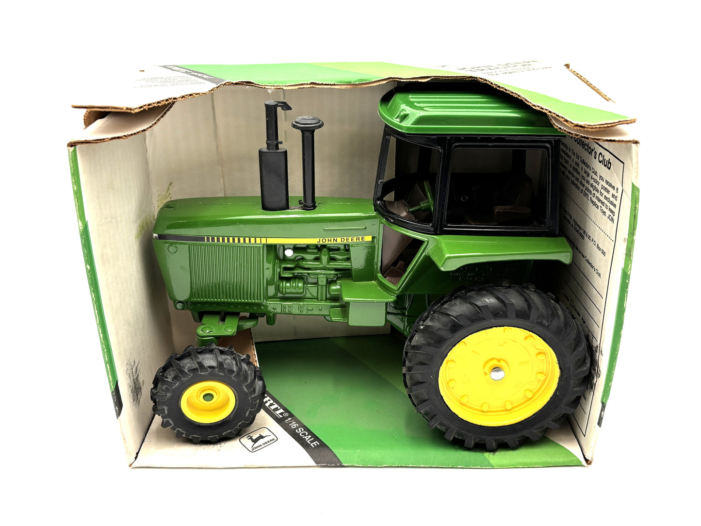 1/16 John Deere Tractor