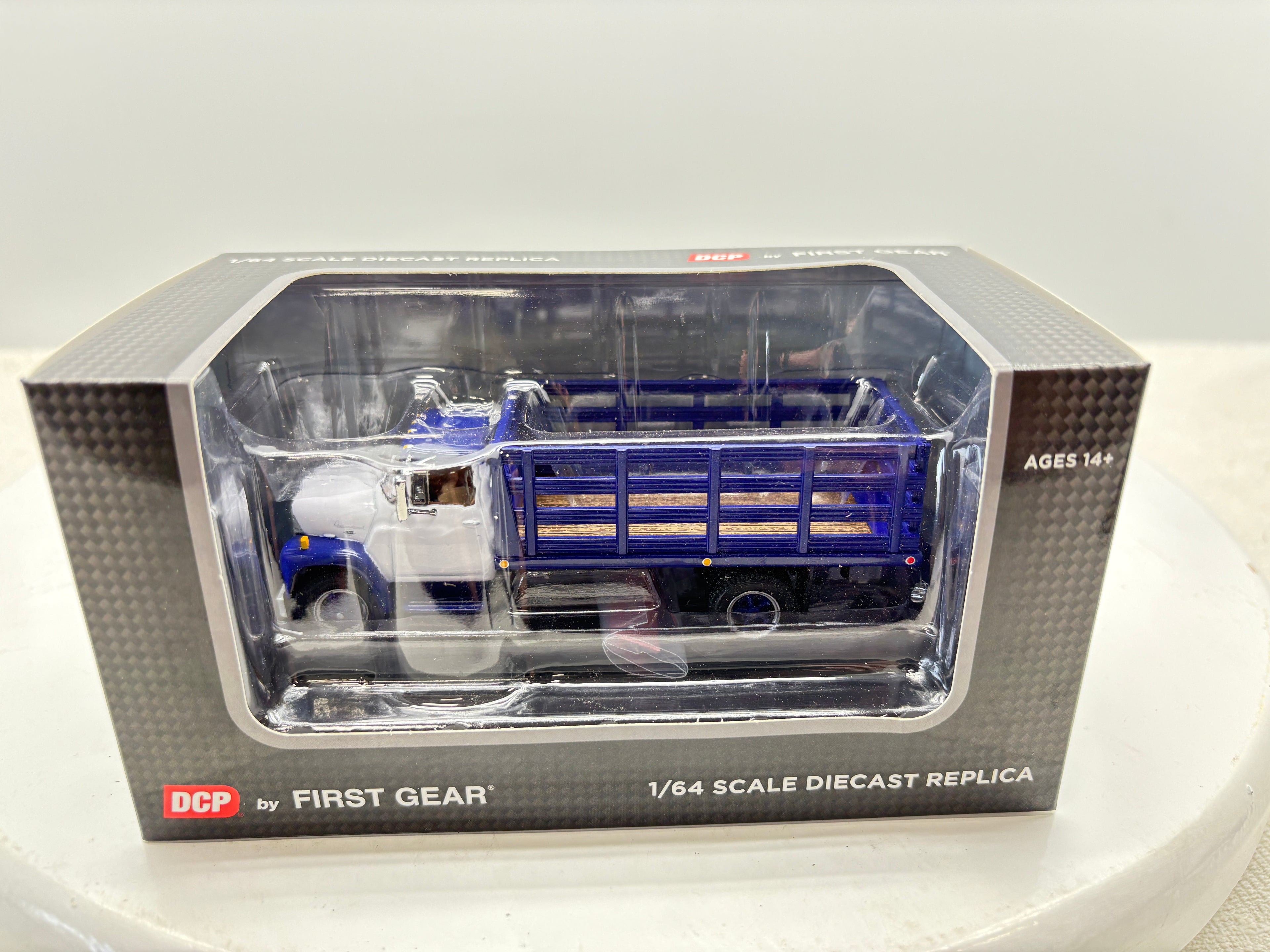 1/64 International Loadster Purple Stake