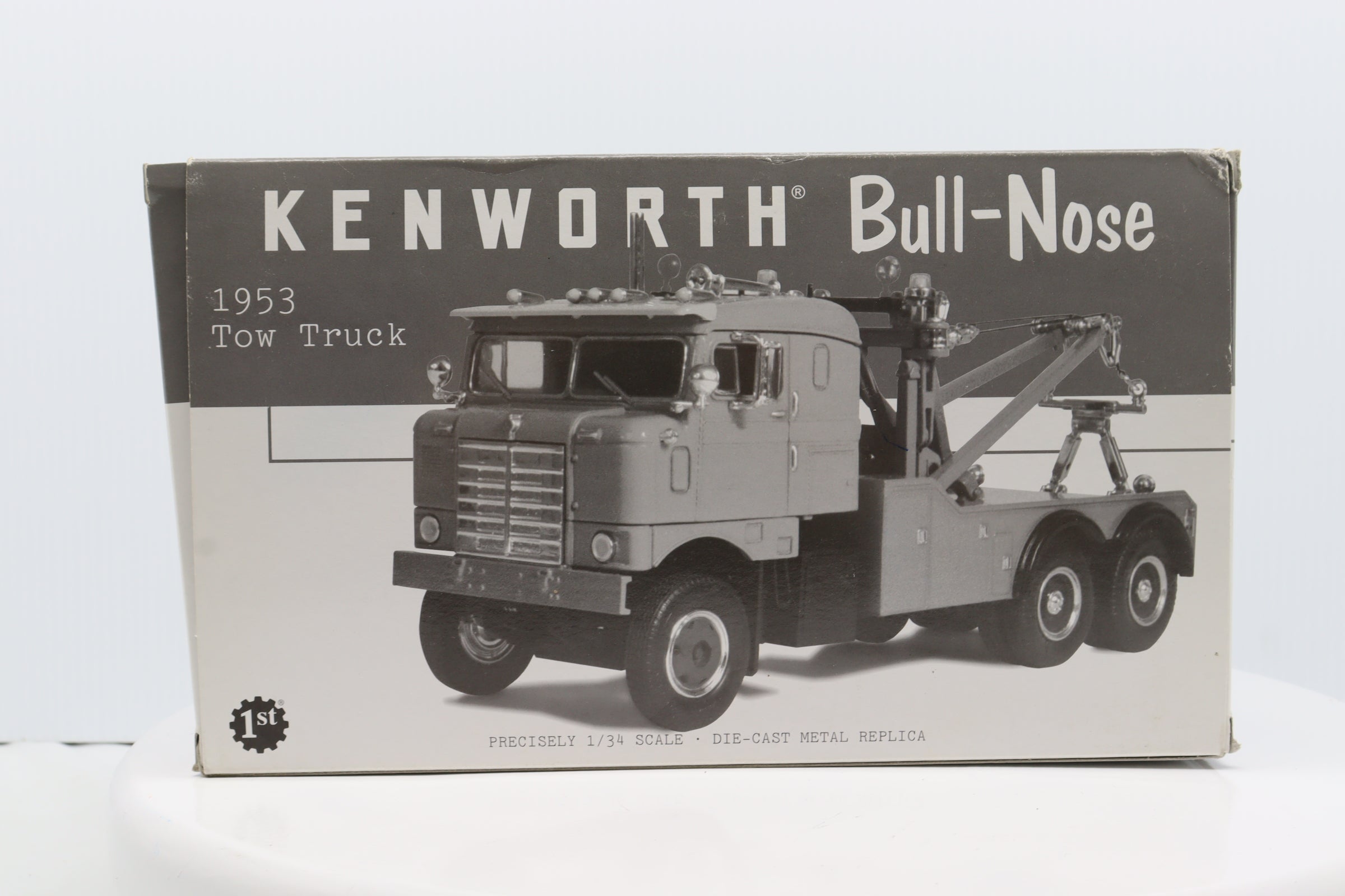 1/32 Kenworth 1953 Bull-Nose Tow Truck