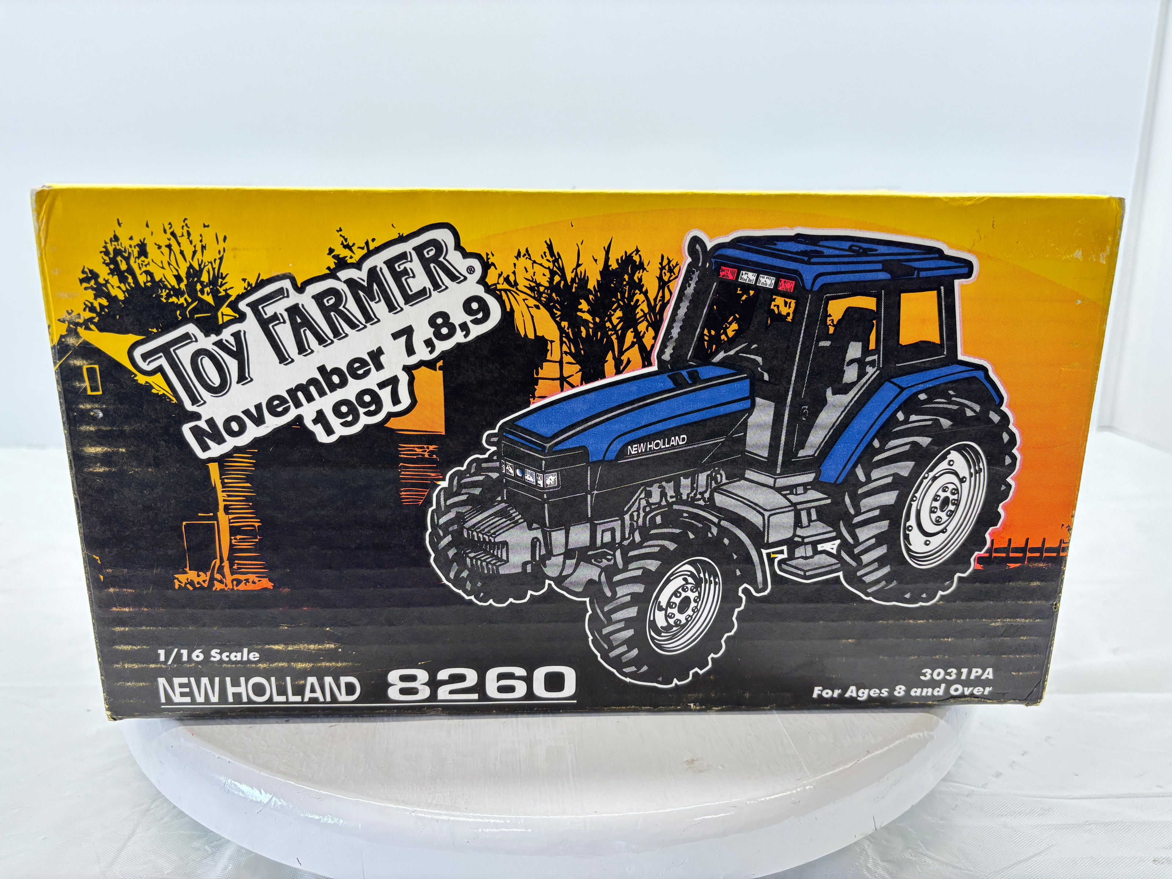 1/16 New Holland 8260