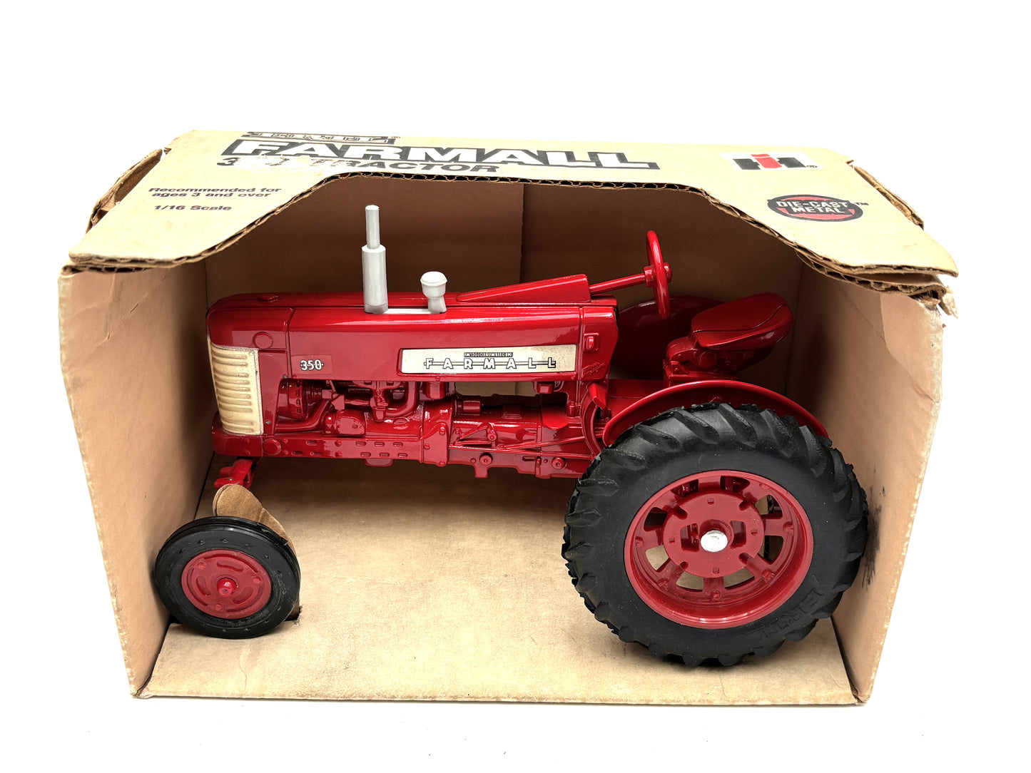 1/16 McCormick Farmall 350 Wide Front