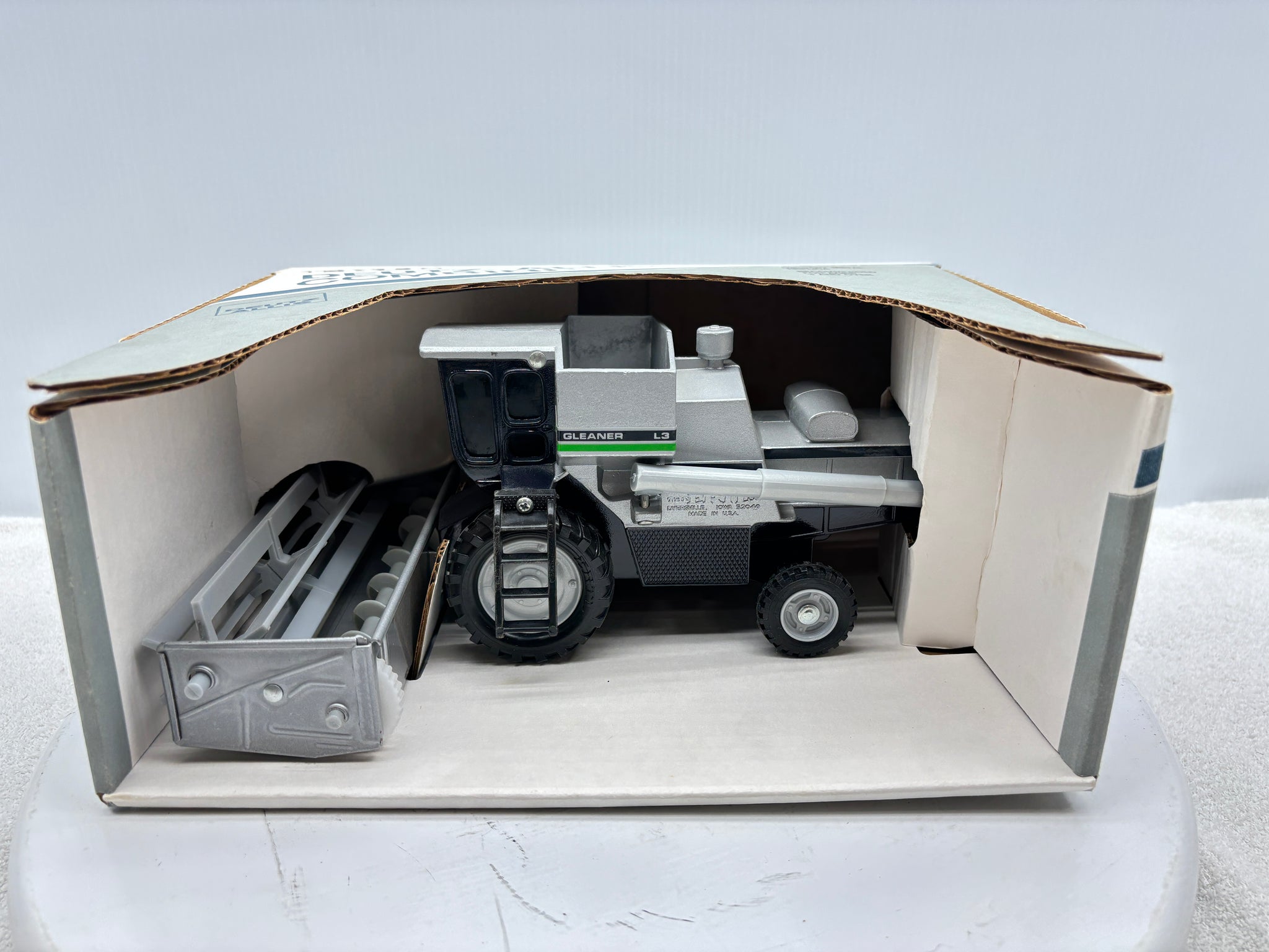 1/32 Duetz-Allis Gleaner L3 Green Stripe