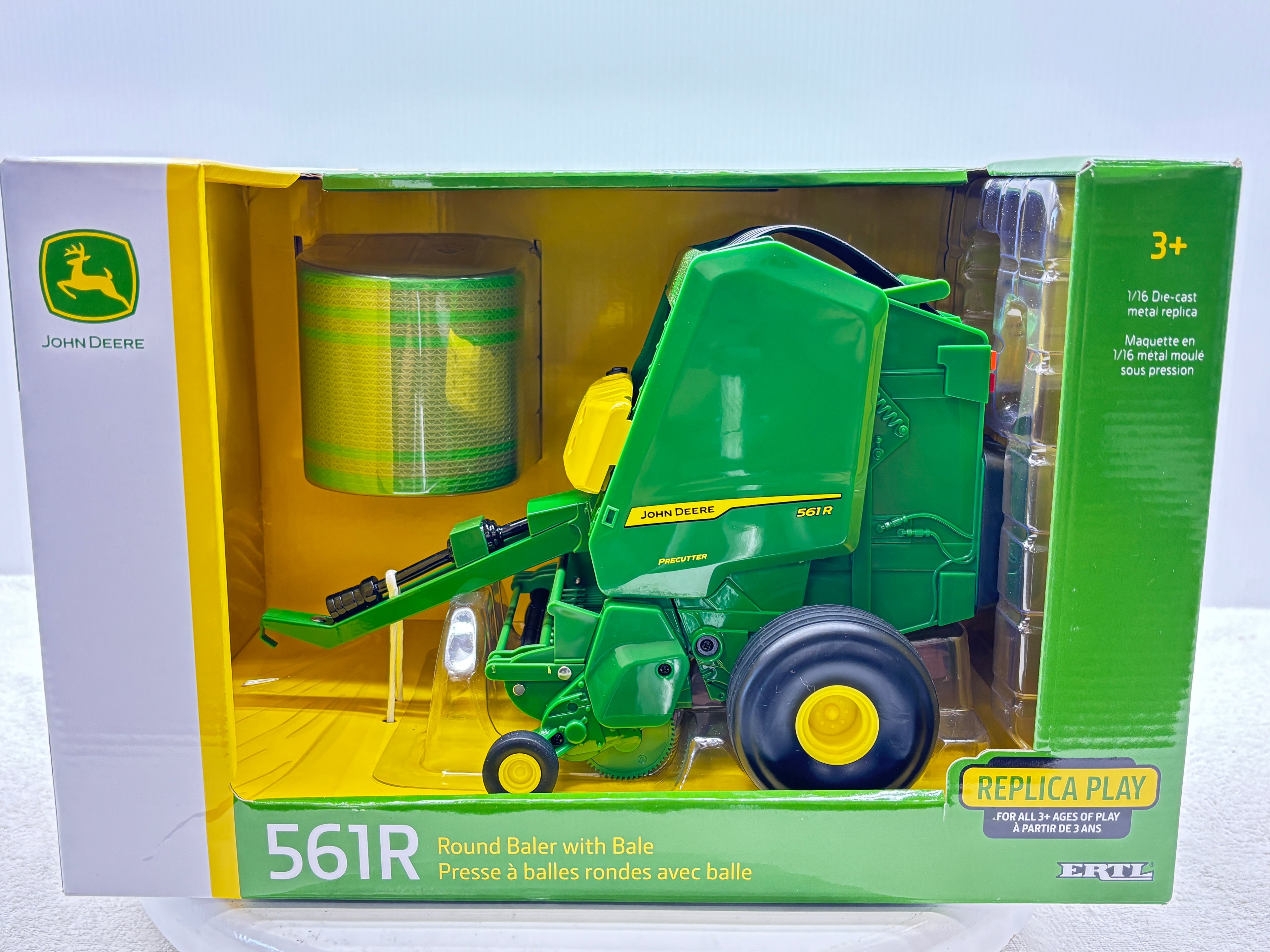 1/16 John Deere 561R