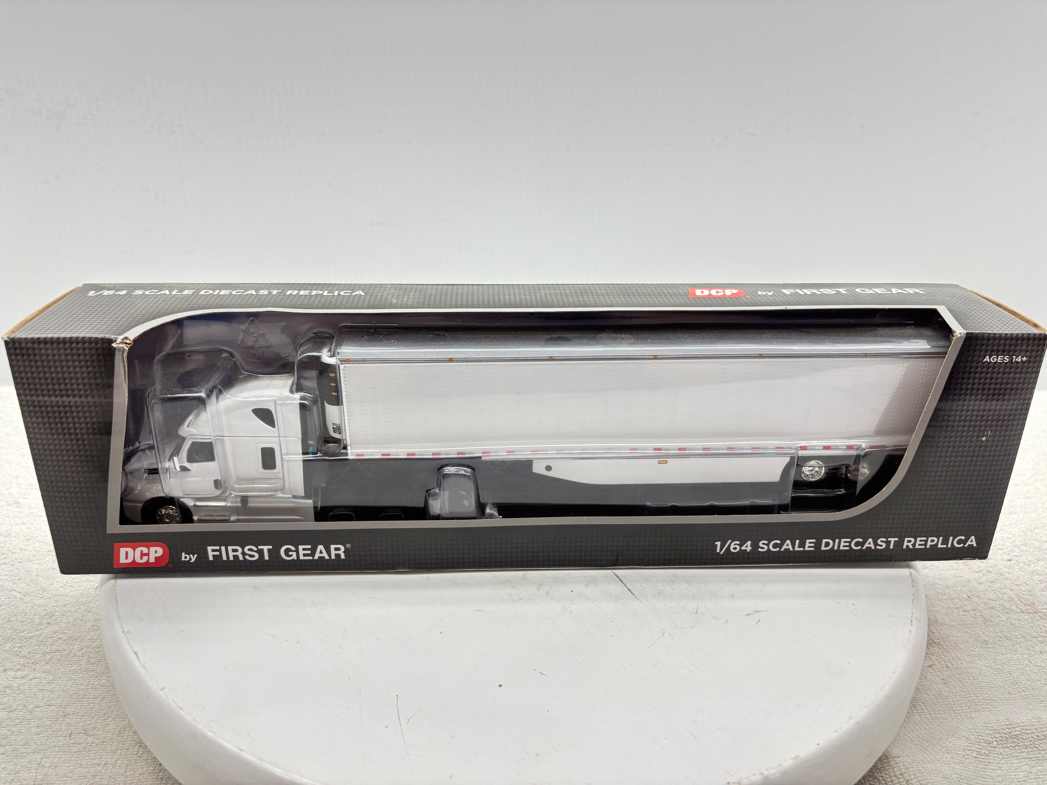 1/64 Freightliner Cascadia High Roof (White)