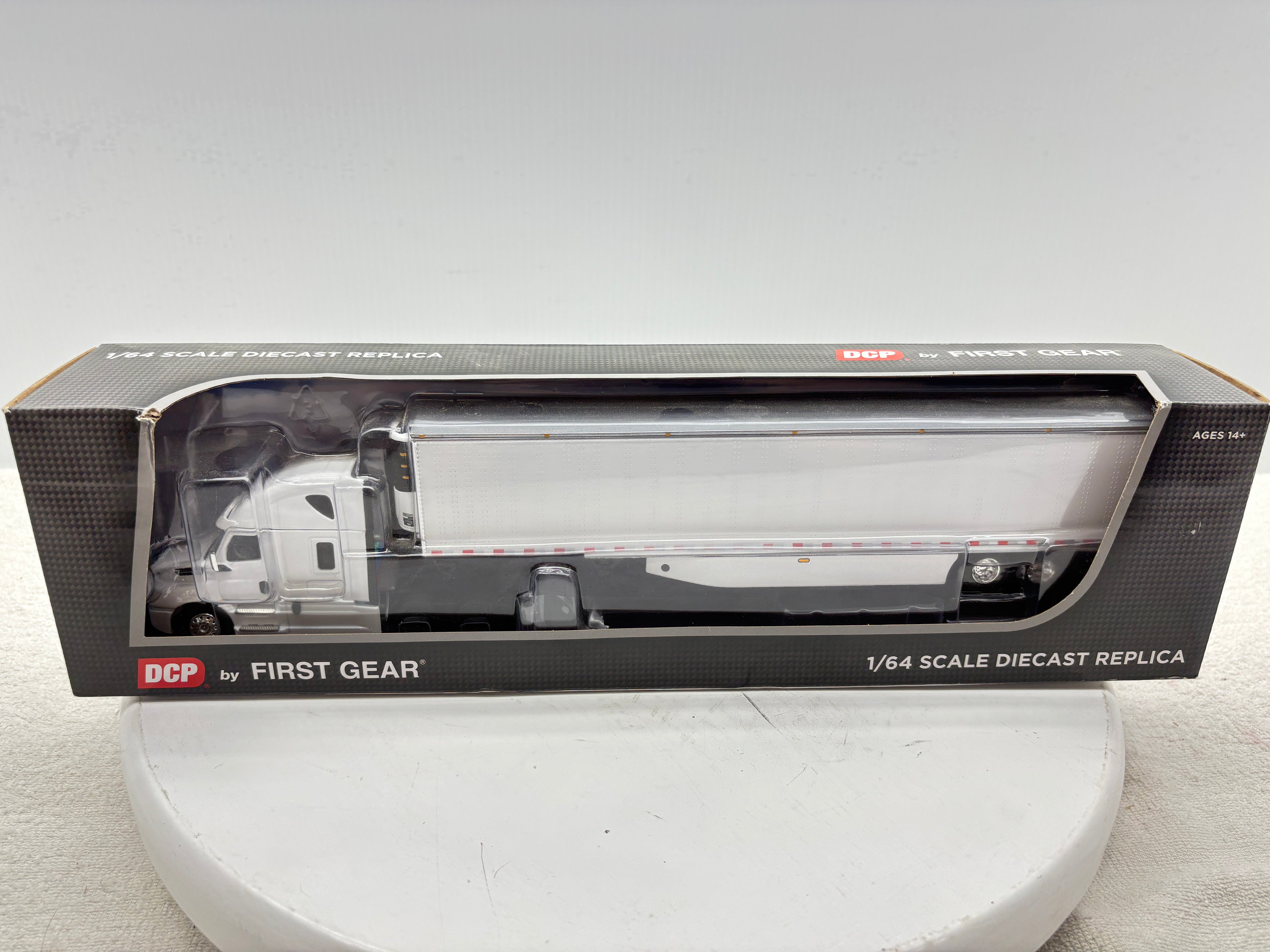 1/64 Freightliner Cascadia High Roof (White)