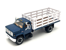1/64 GMC 6500 Stake Bed