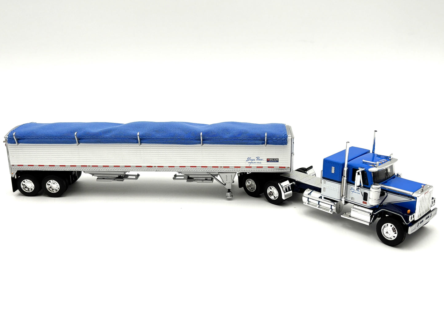 1/64 GMC General with 43 Wilson Trailer Blue