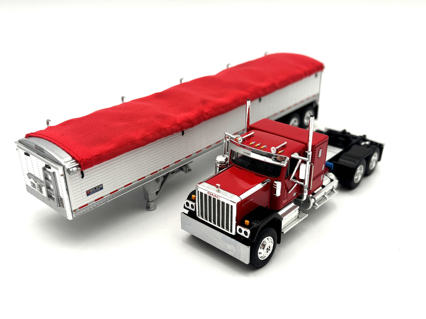 1/64 GMC General with 43 Wilson Trailer Red