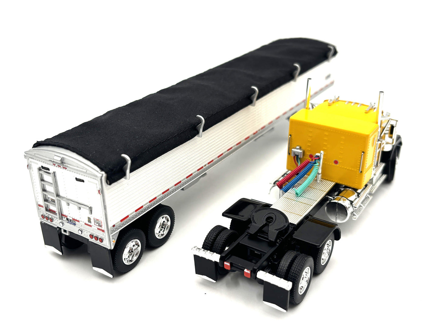 1/64 GMC General with 43 Wilson Trailer Yellow