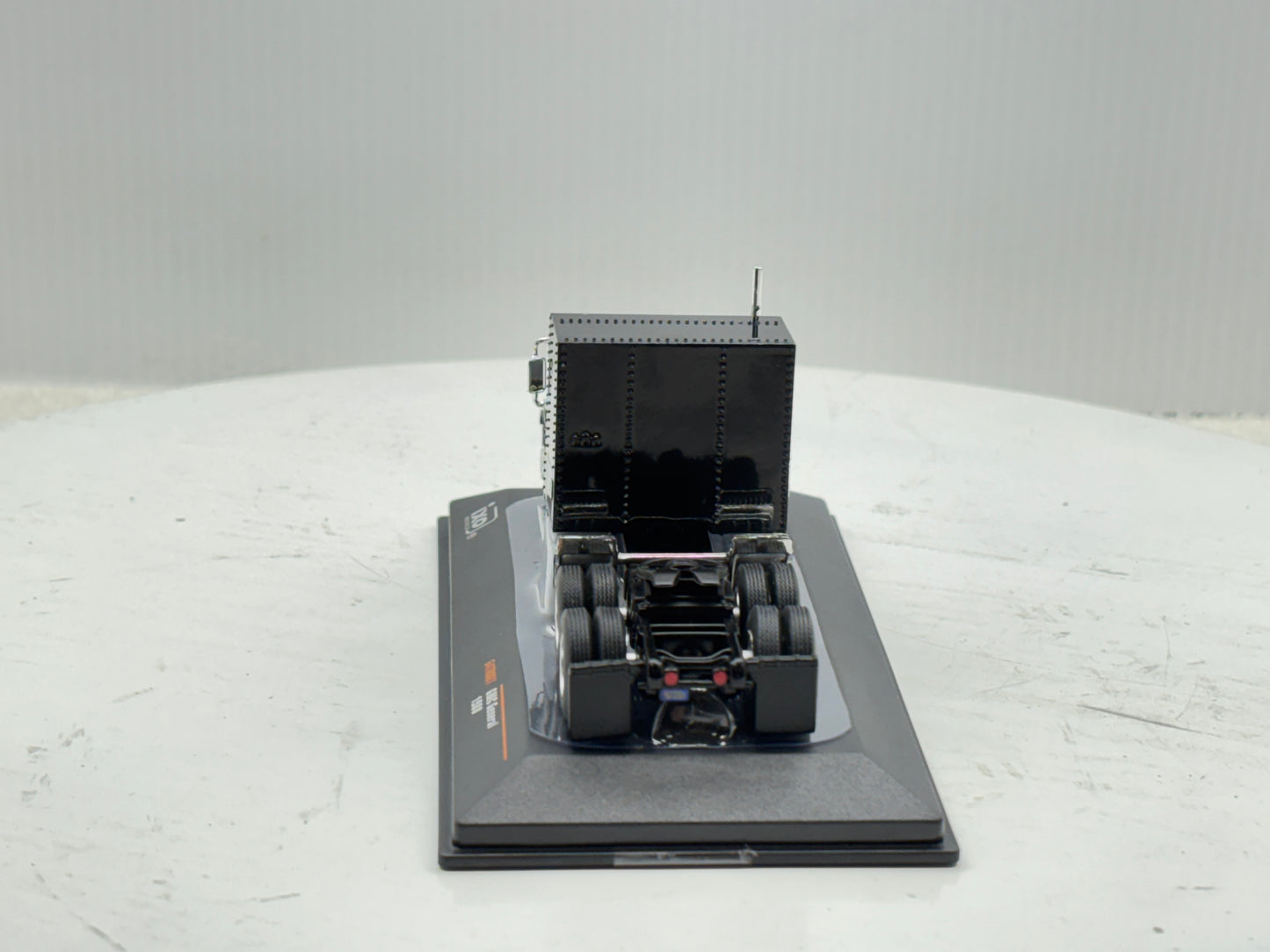 1/64 GMC General Black-Gold
