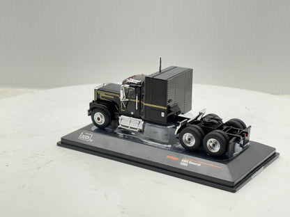 1/64 GMC General Black-Gold