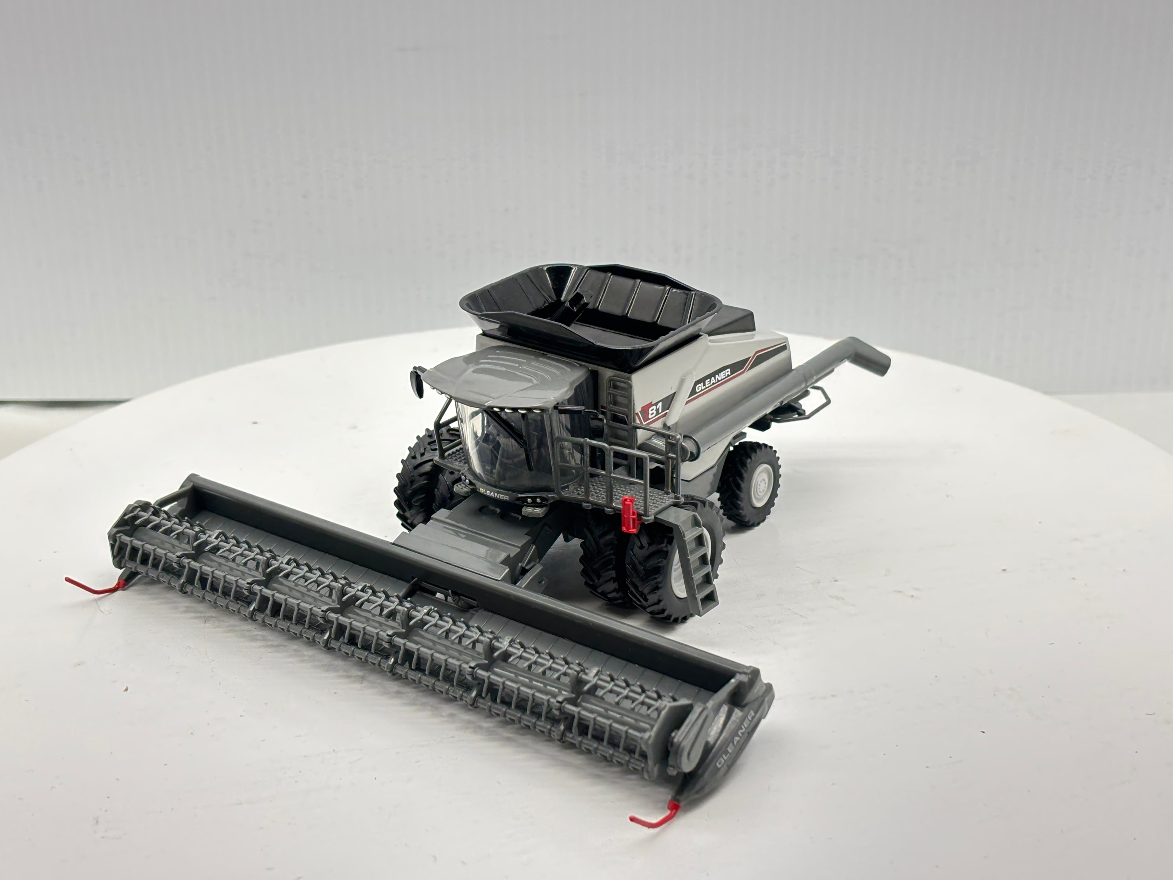 1/64 Gleaner T81