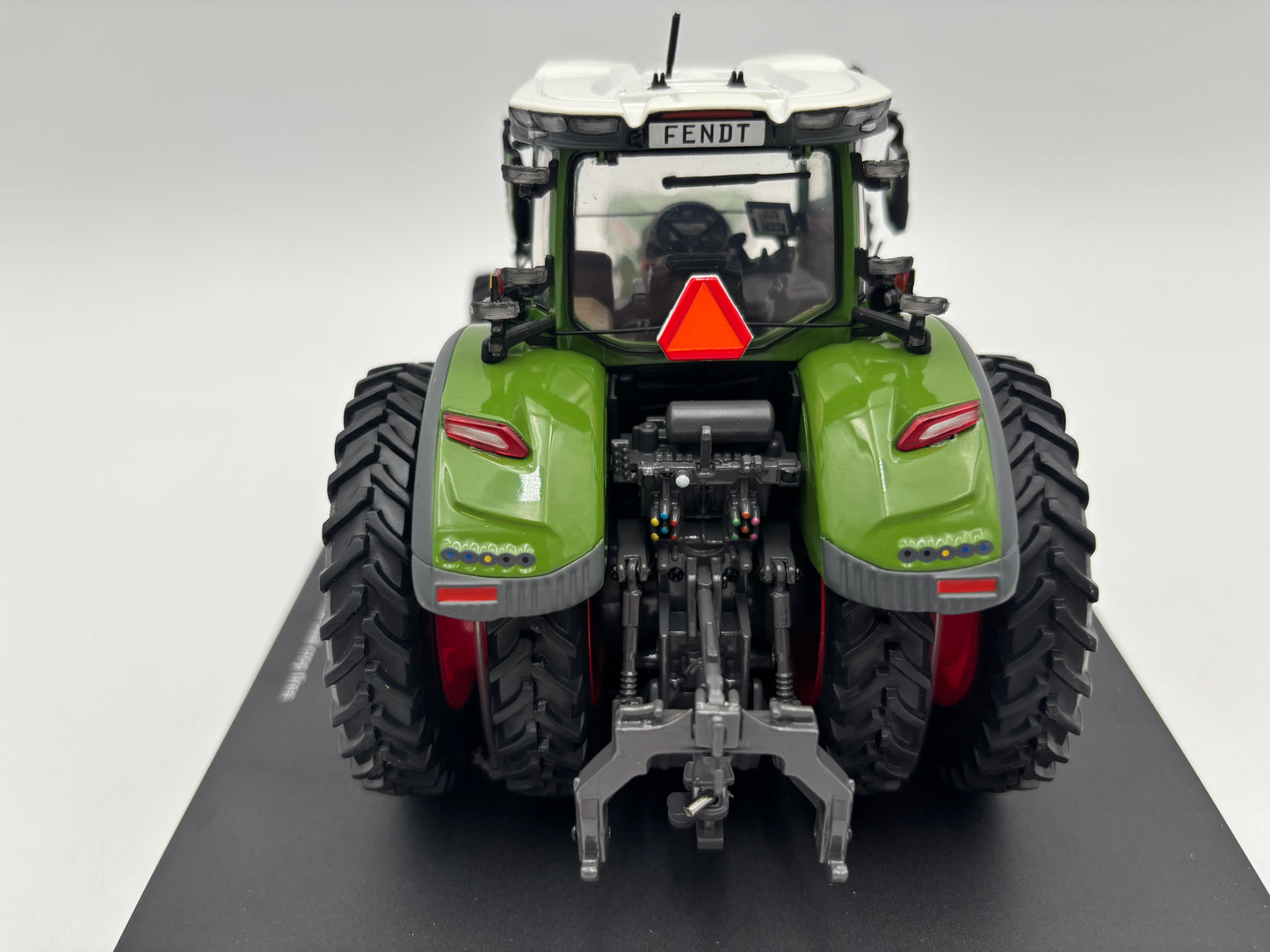 1/32 FENDT 1052 Vario Duals