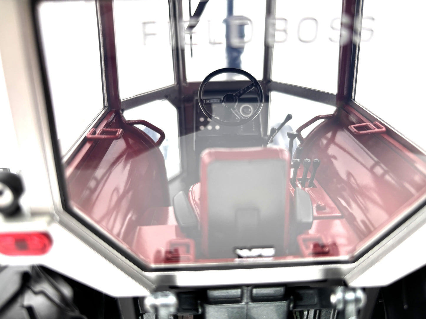 1/16 White 2-135 Red Stripe Lafayette Show