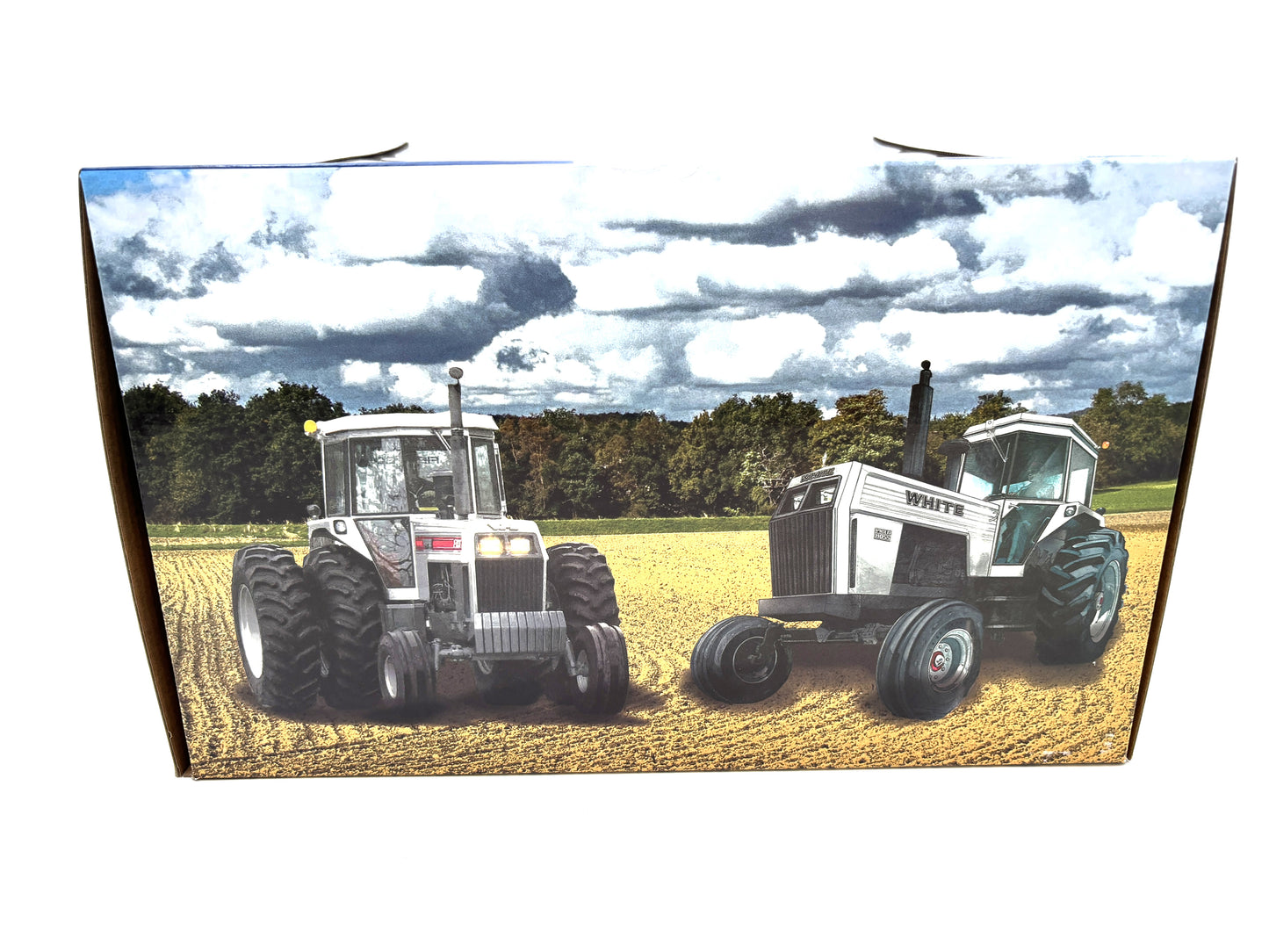 1/16 White 2-135 Silver Stripe Heartland Farm Toy Show