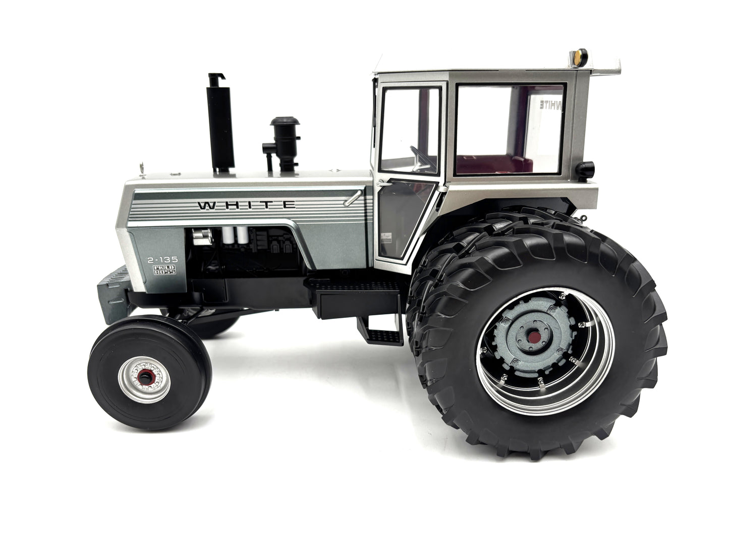 1/16 White 2-135 Silver Stripe Heartland Farm Toy Show