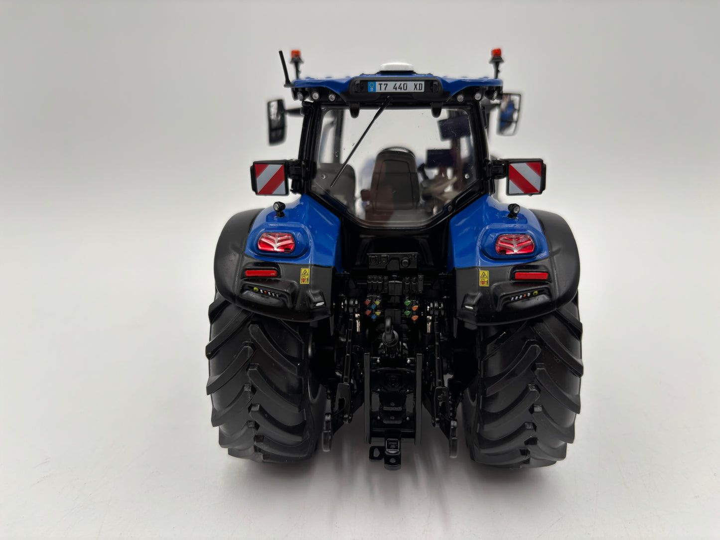 1/32 NEW HOLLAND T7.440XD