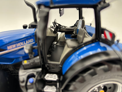 1/32 NEW HOLLAND T7.440XD