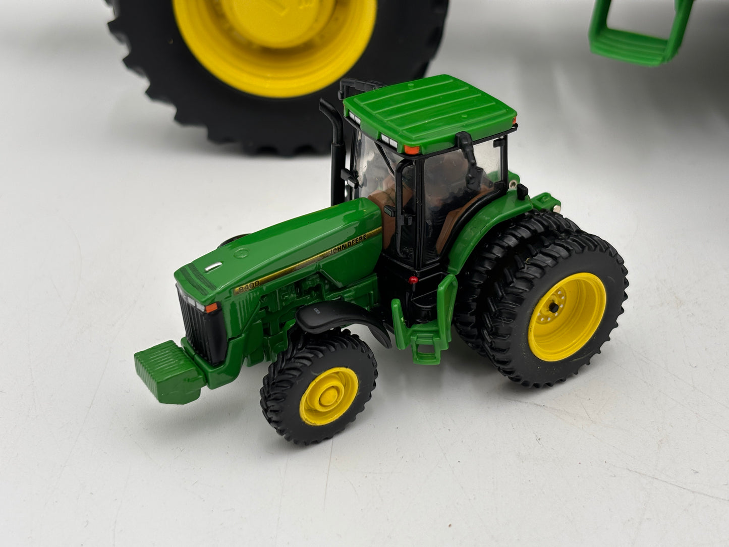 1/16 JOHN DEERE 8400 30th Anniversary Set
