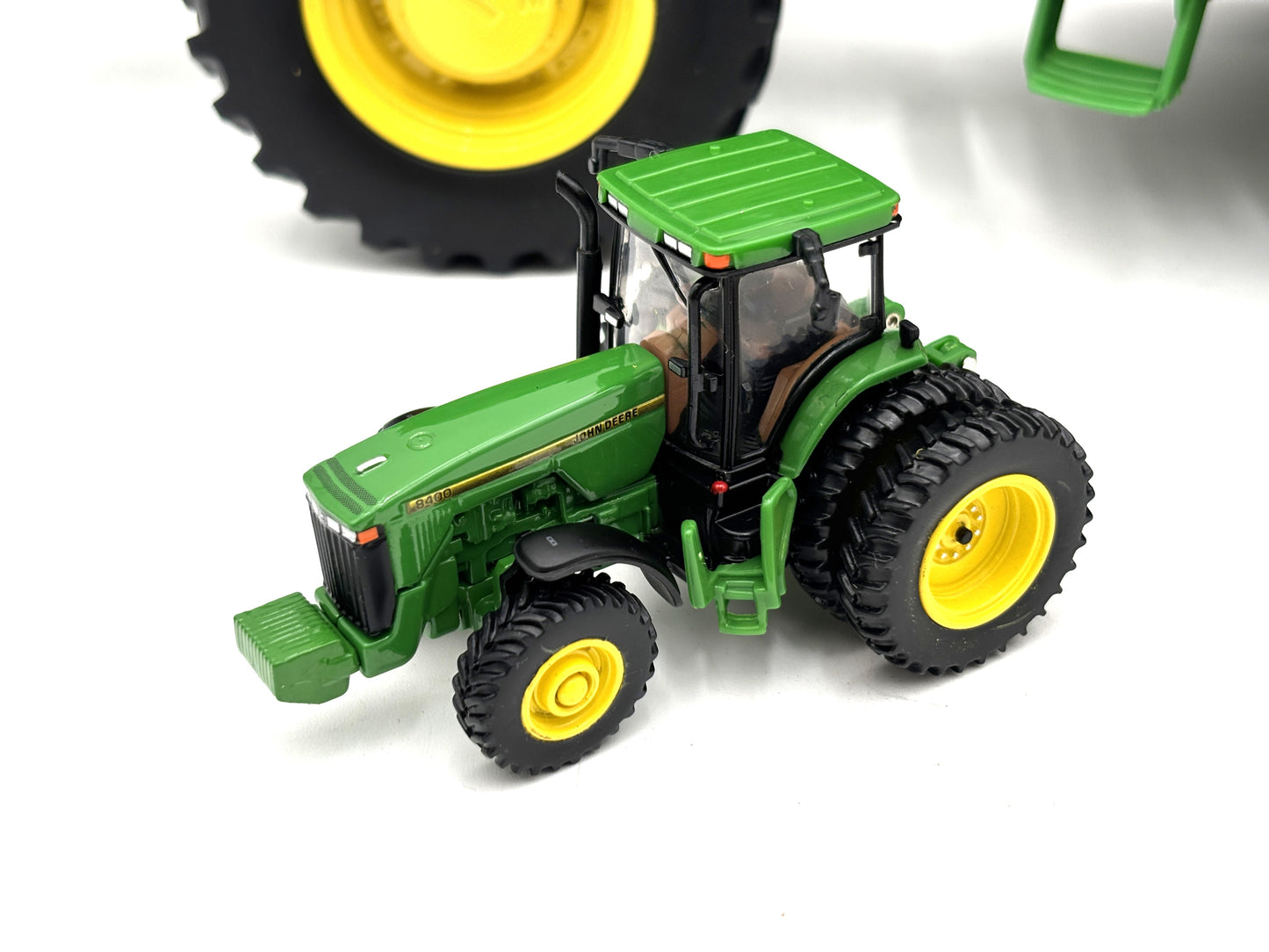 1/16 JOHN DEERE 8400 30th Anniversary Set